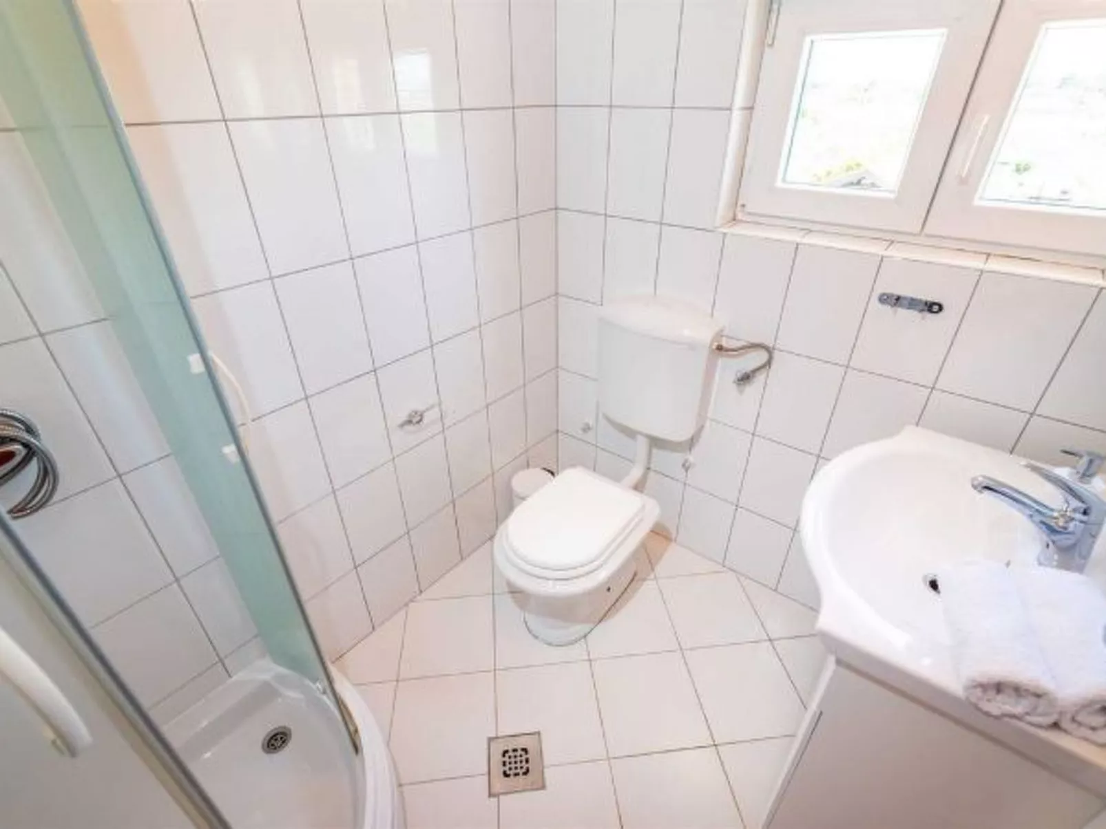 Apartment house Simoni with pool - Image-tags.info