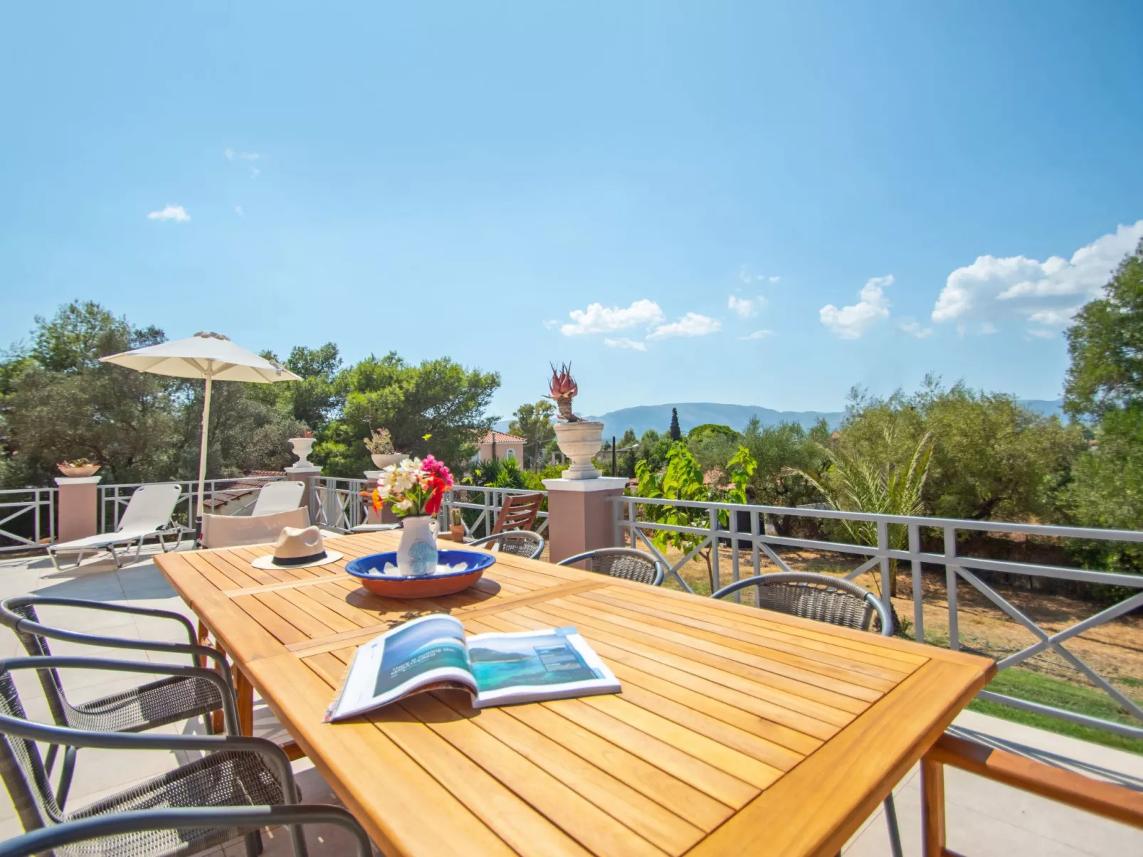 Anwesen mit Garten, Grill und Terrasse - Buiten