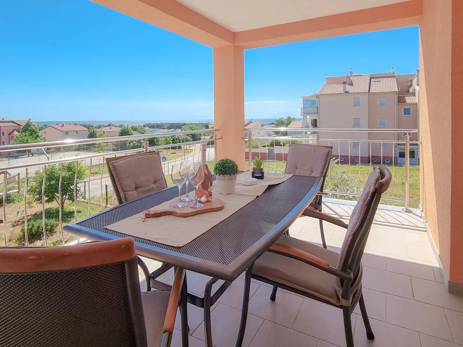 Appartement "Barbara" mit Blick auf das Wasser - Buiten
