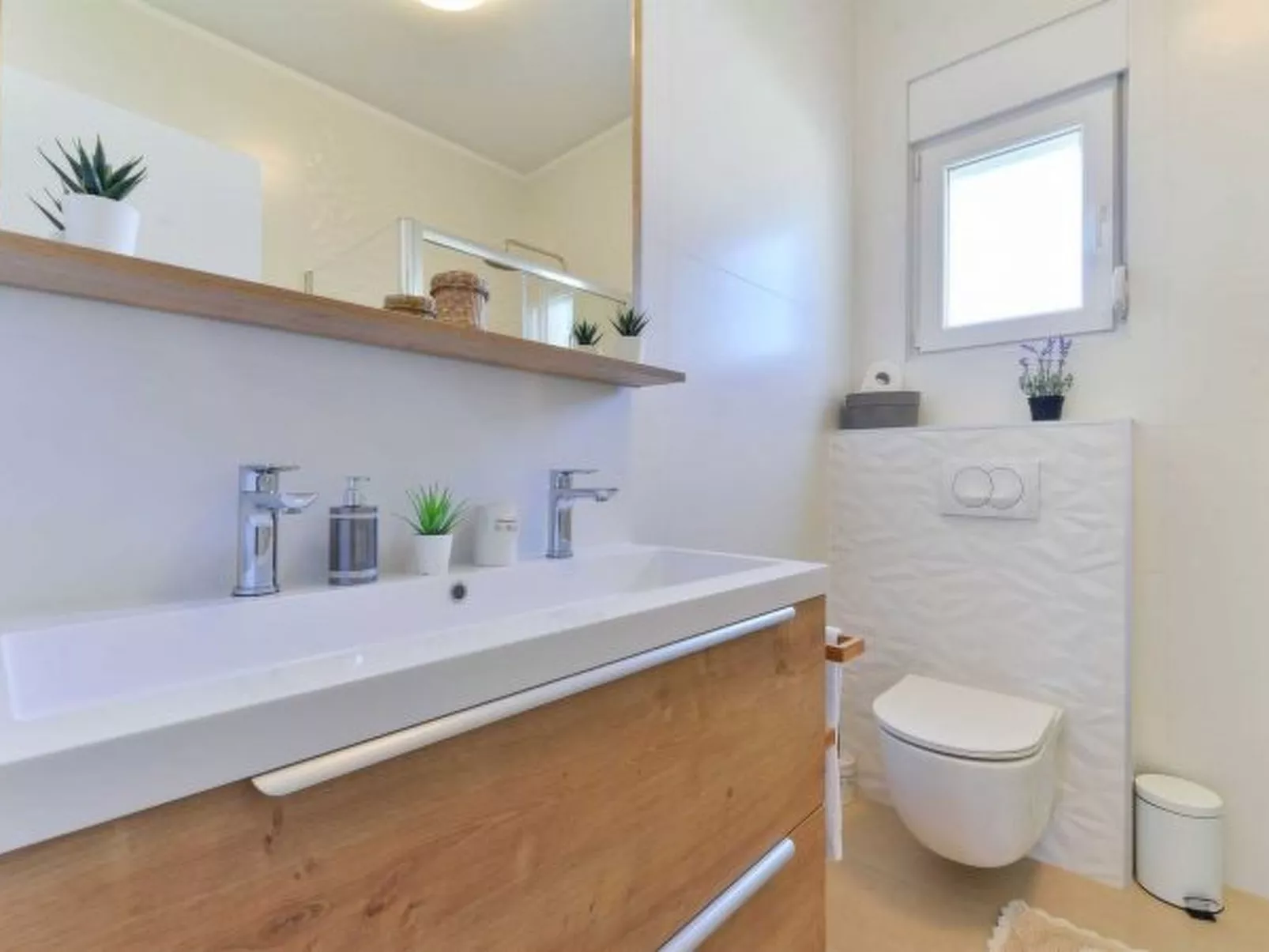 Villa First Hill with heated pool - Image-tags.info