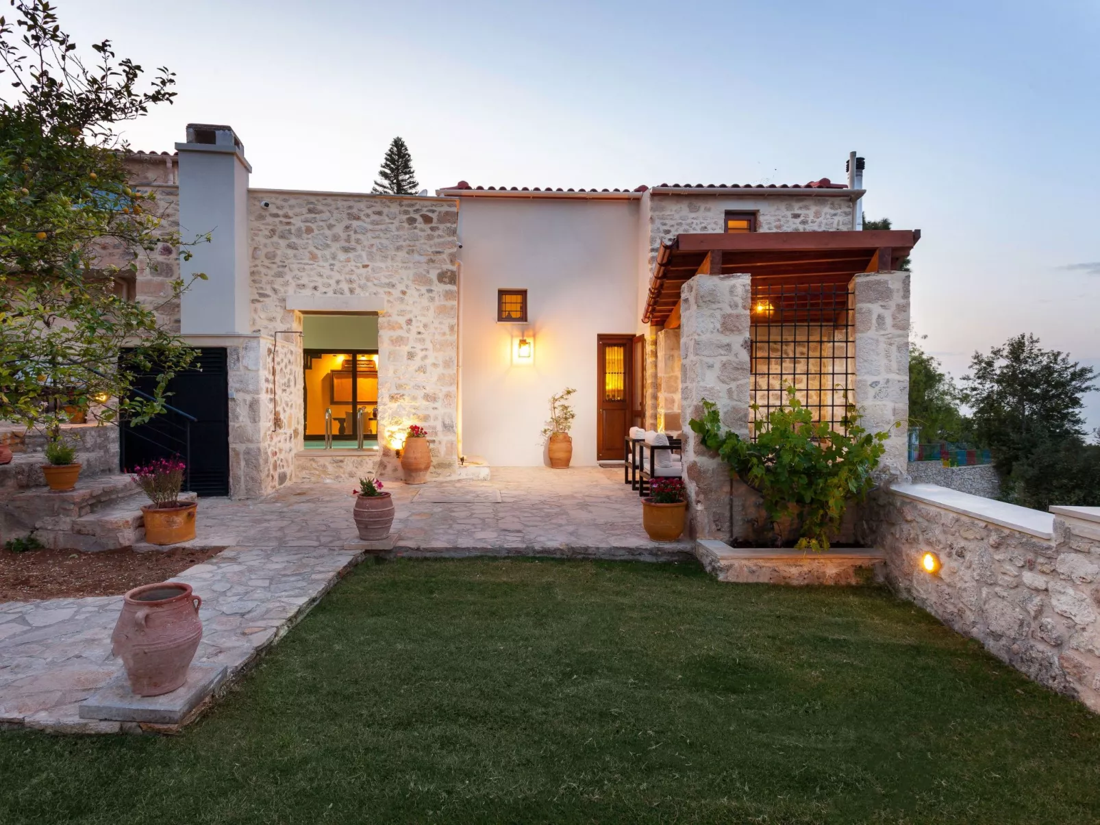 Ali Vafi's Villa - Beheizter Jacuzzi und Innenpool - Buiten