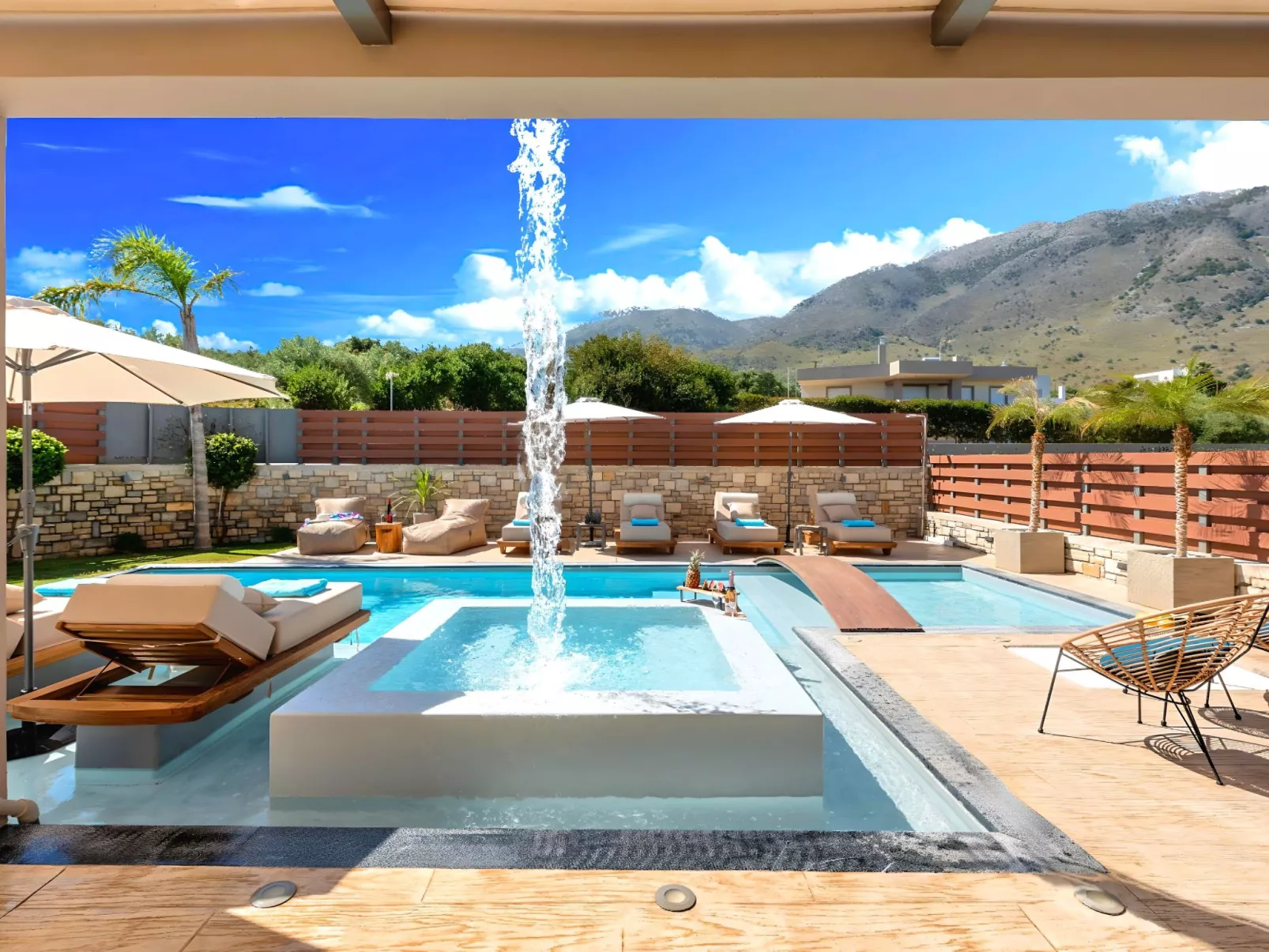 Villa "Minoas Grand" mit Blick auf das Wasser - Buiten