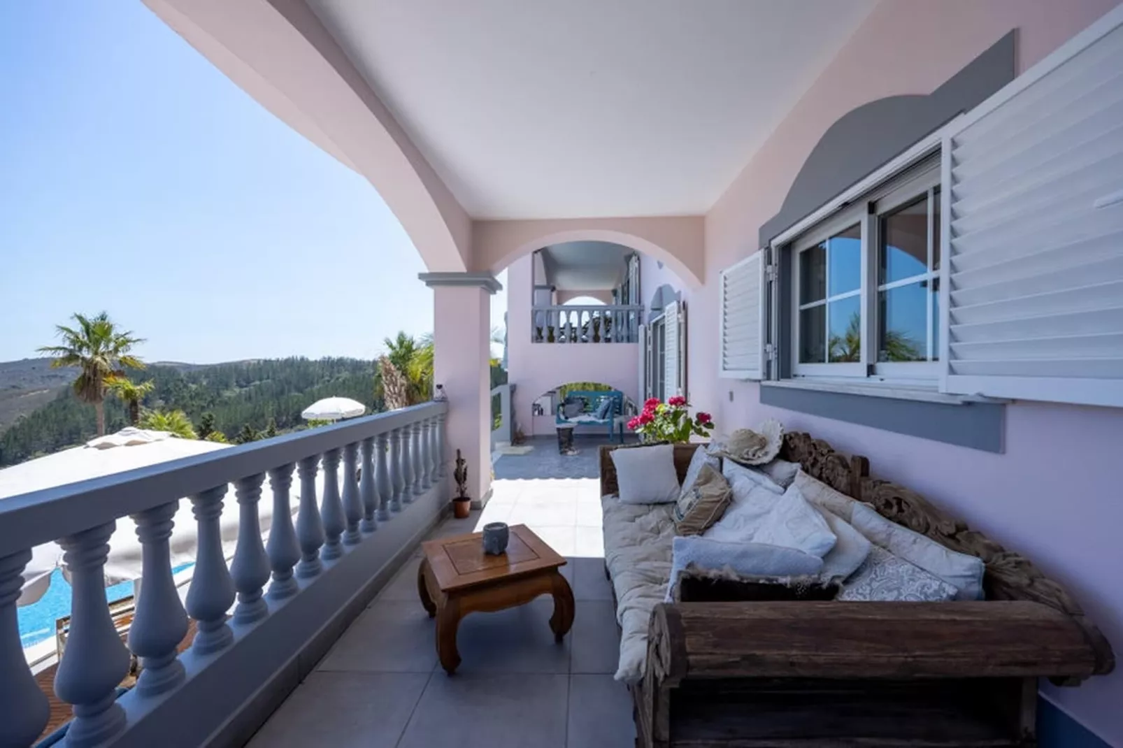 Surga 2 - Terrasbalkon