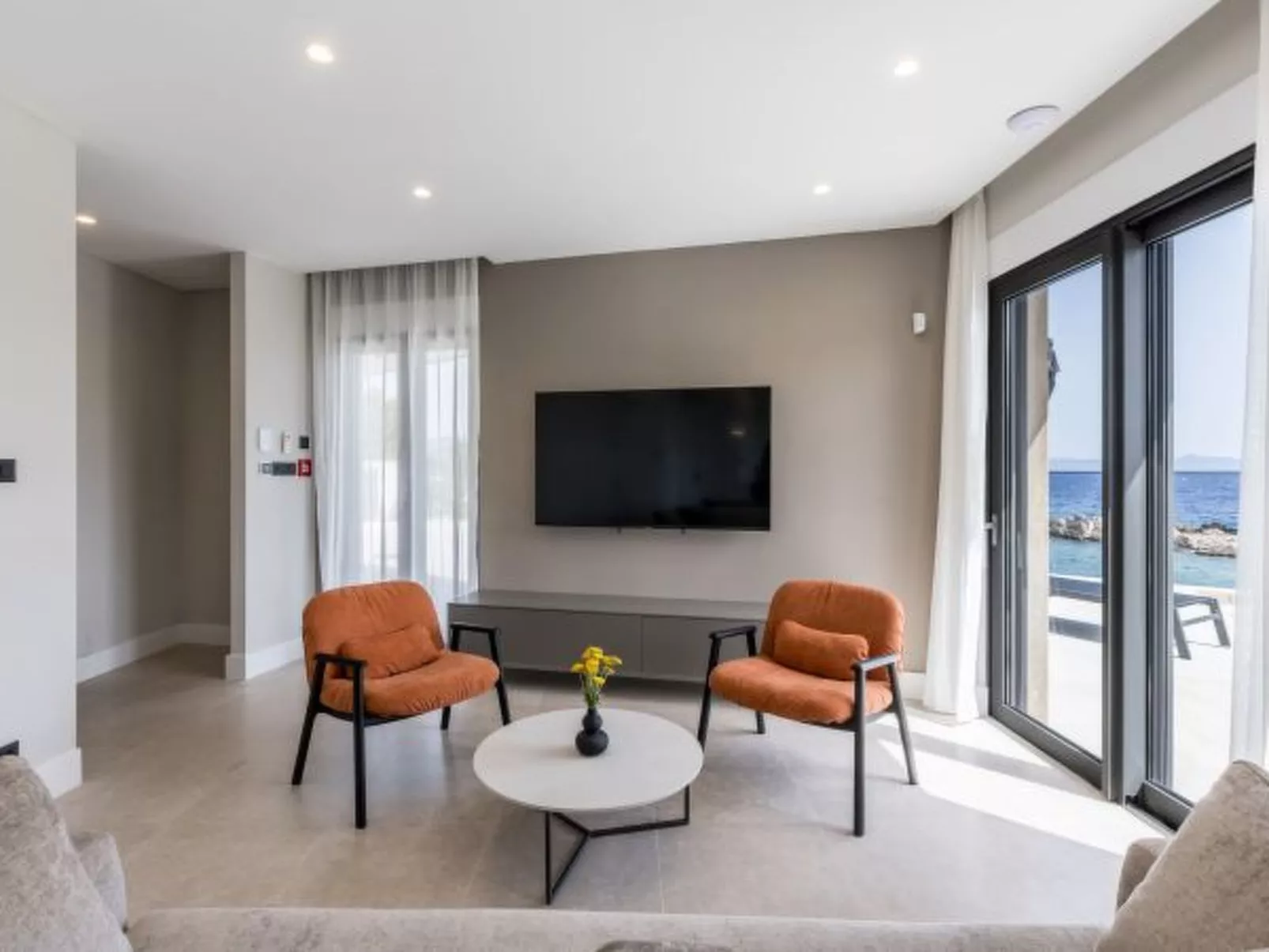 Beachfront villa Mare with seaview and pool - Binnen