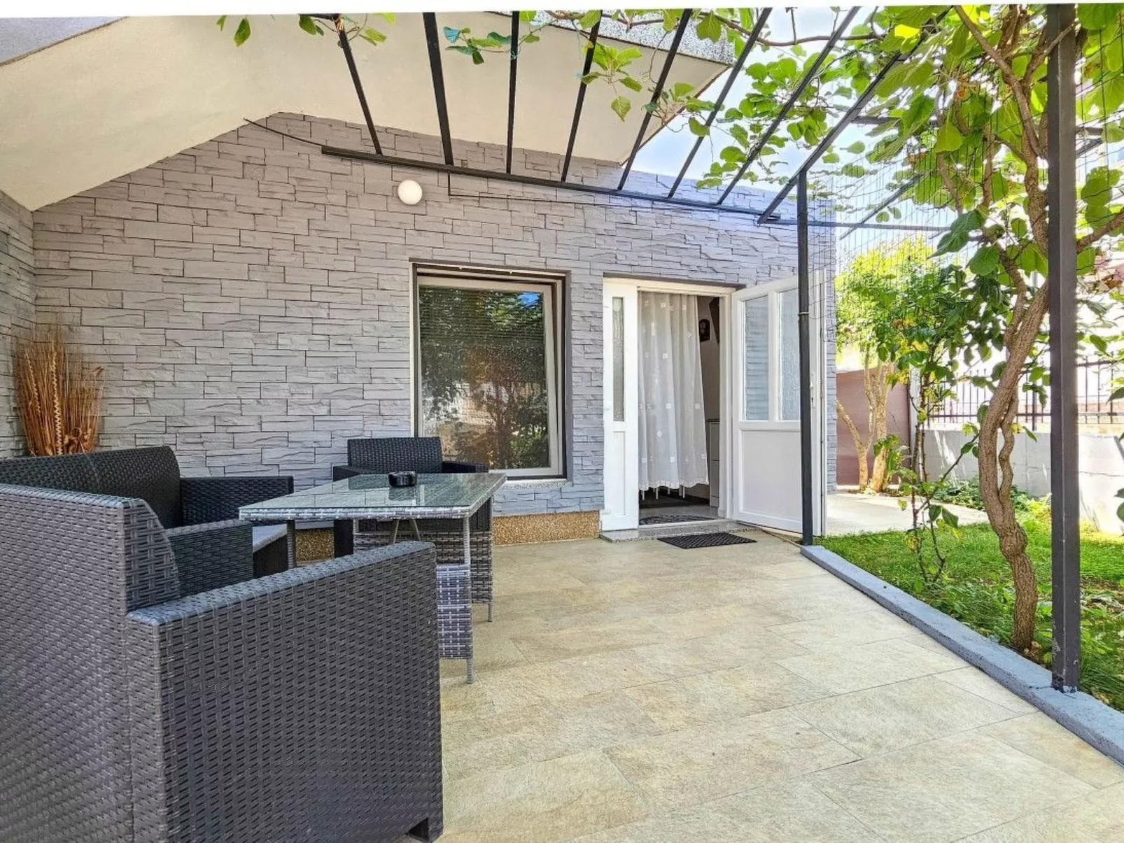 "Pintar 2" direkt am Strand - Binnen