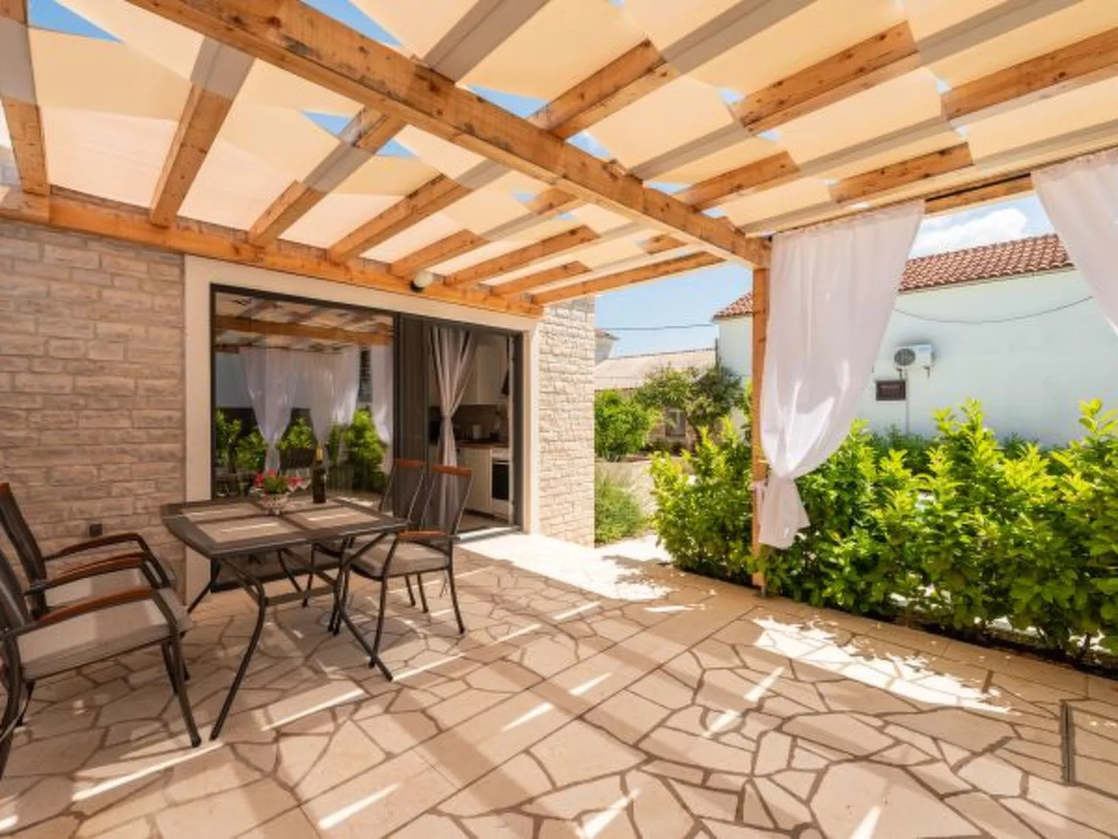 Studio Apartment Varos with shared pool - Image-tags.info