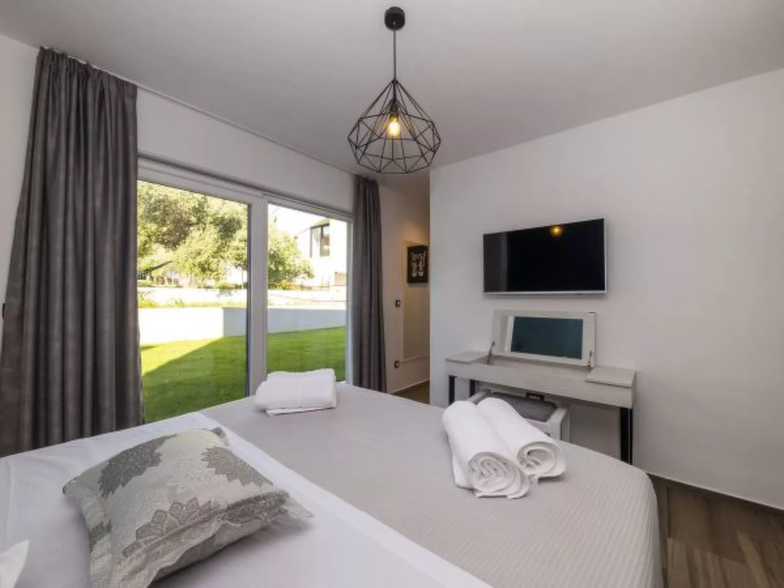 Luxury villa Mary Lou with pool and spa area - Image-tags.info