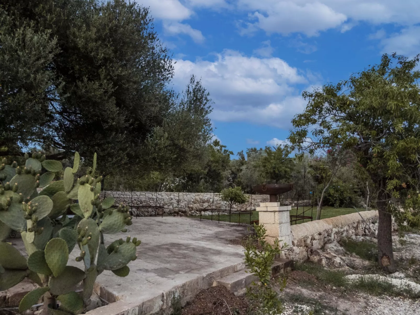 Giniusa' Studio mit Whirlpool-Badewanne - Buiten