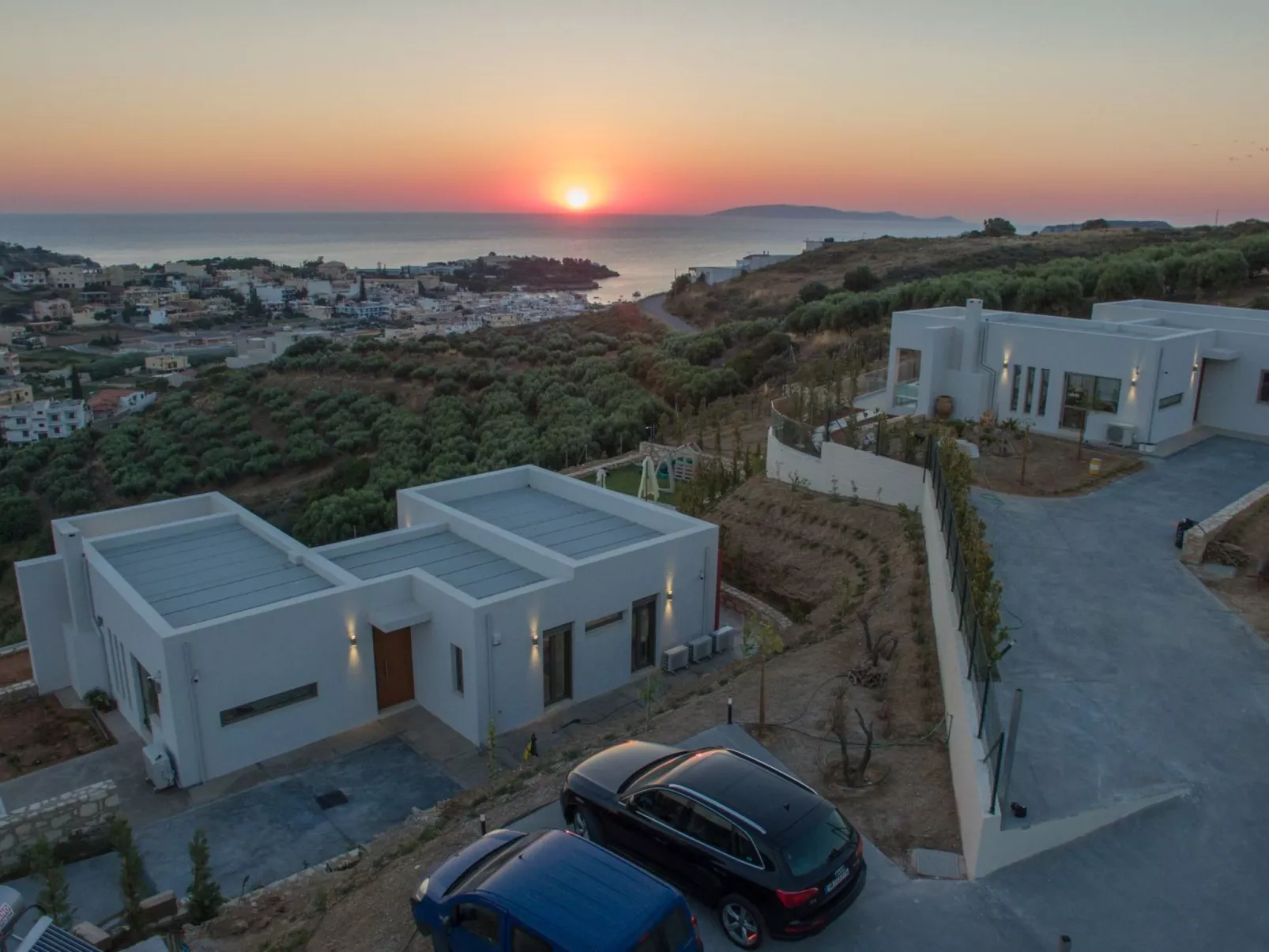 "Villa Kallia" mit Infinity-Pool - Buiten