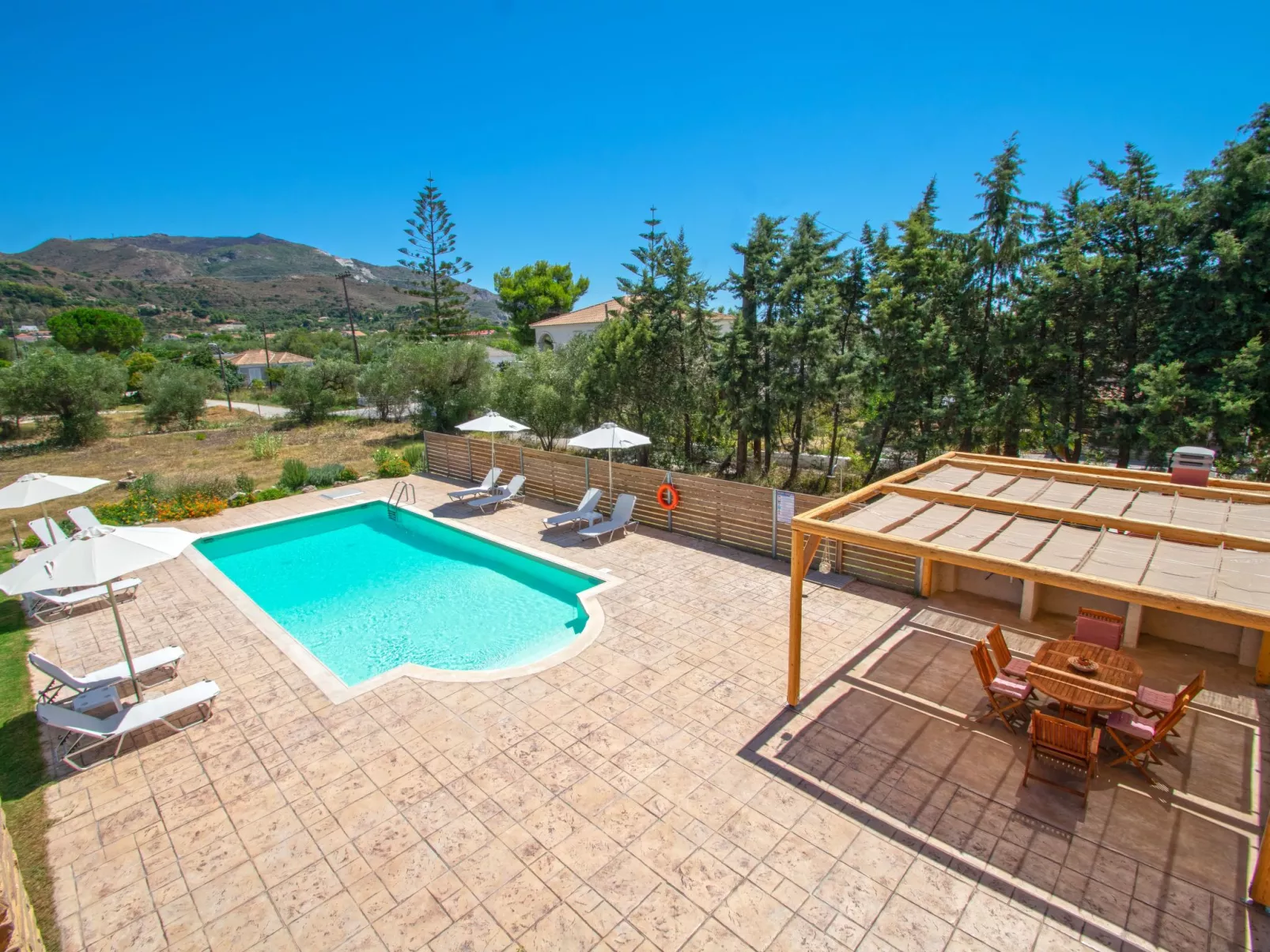 Anwesen mit Garten, Grill und Terrasse - Image-tags.info