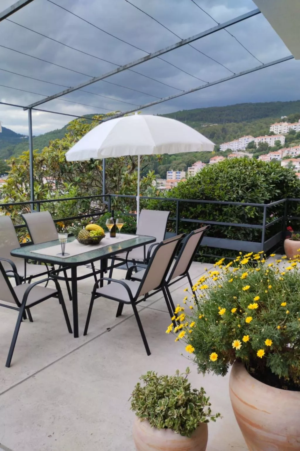 Appartement Bruna mit Terrasse und Meerblick - Buiten