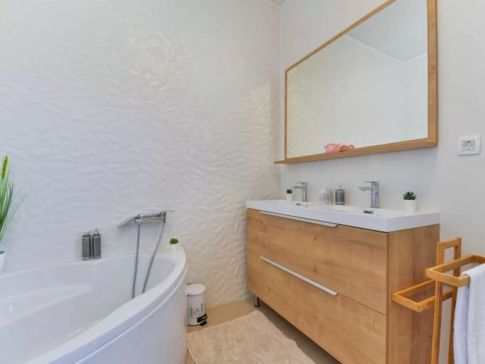 Villa First Hill with heated pool - Image-tags.info