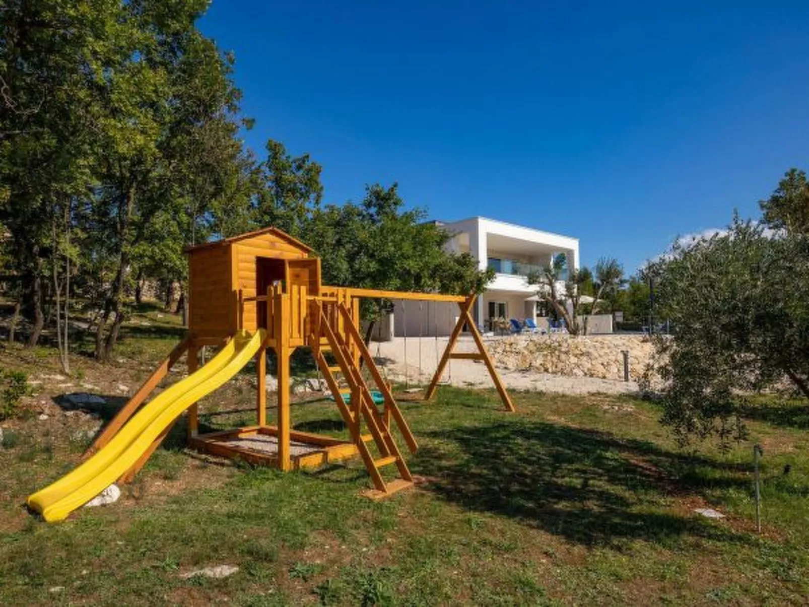 Seaview Villa Deep Green with pool - Image-tags.info