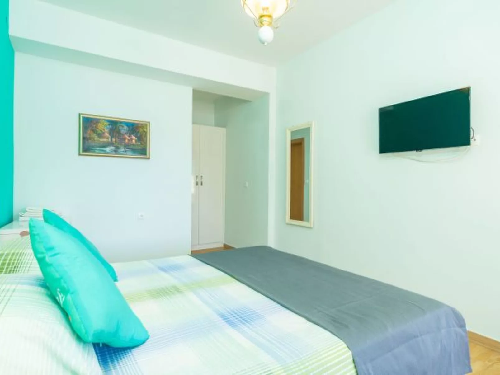 Beachfront Apartment house Hon with pool - Binnen