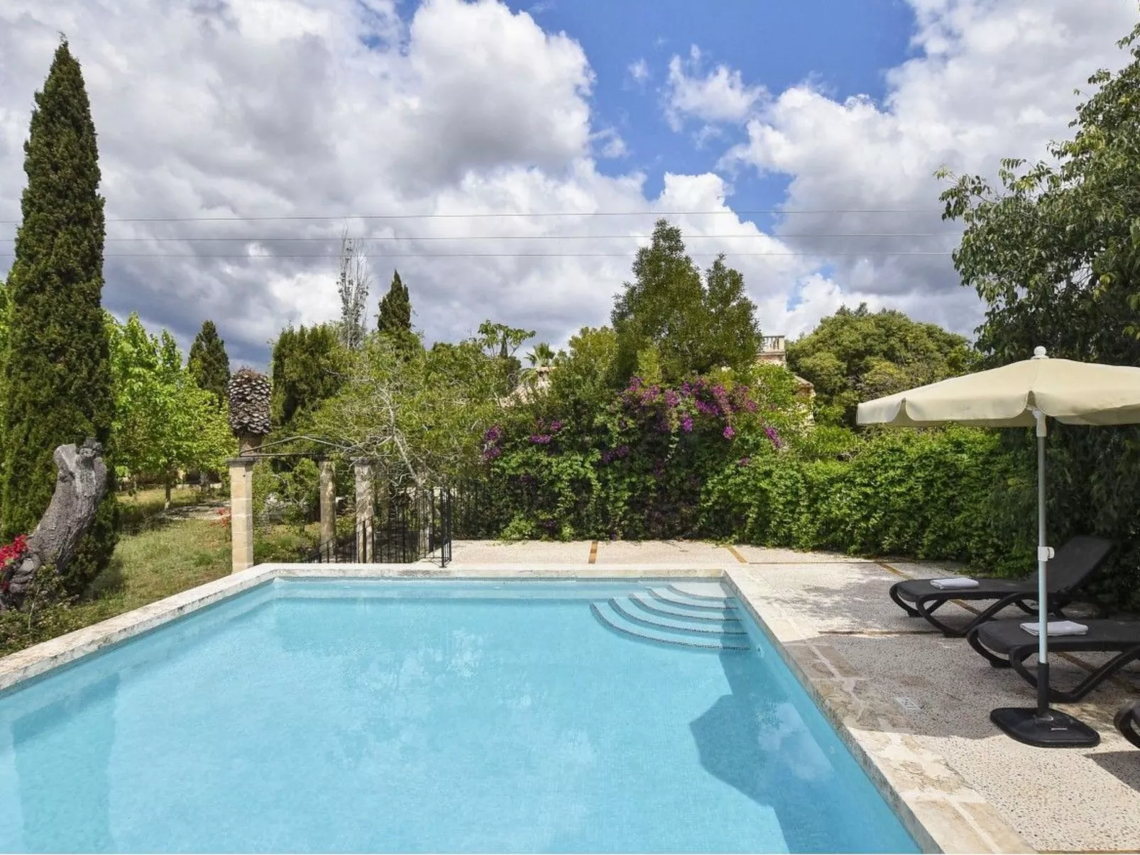 Ferienvilla mit privatem Pool - Buiten