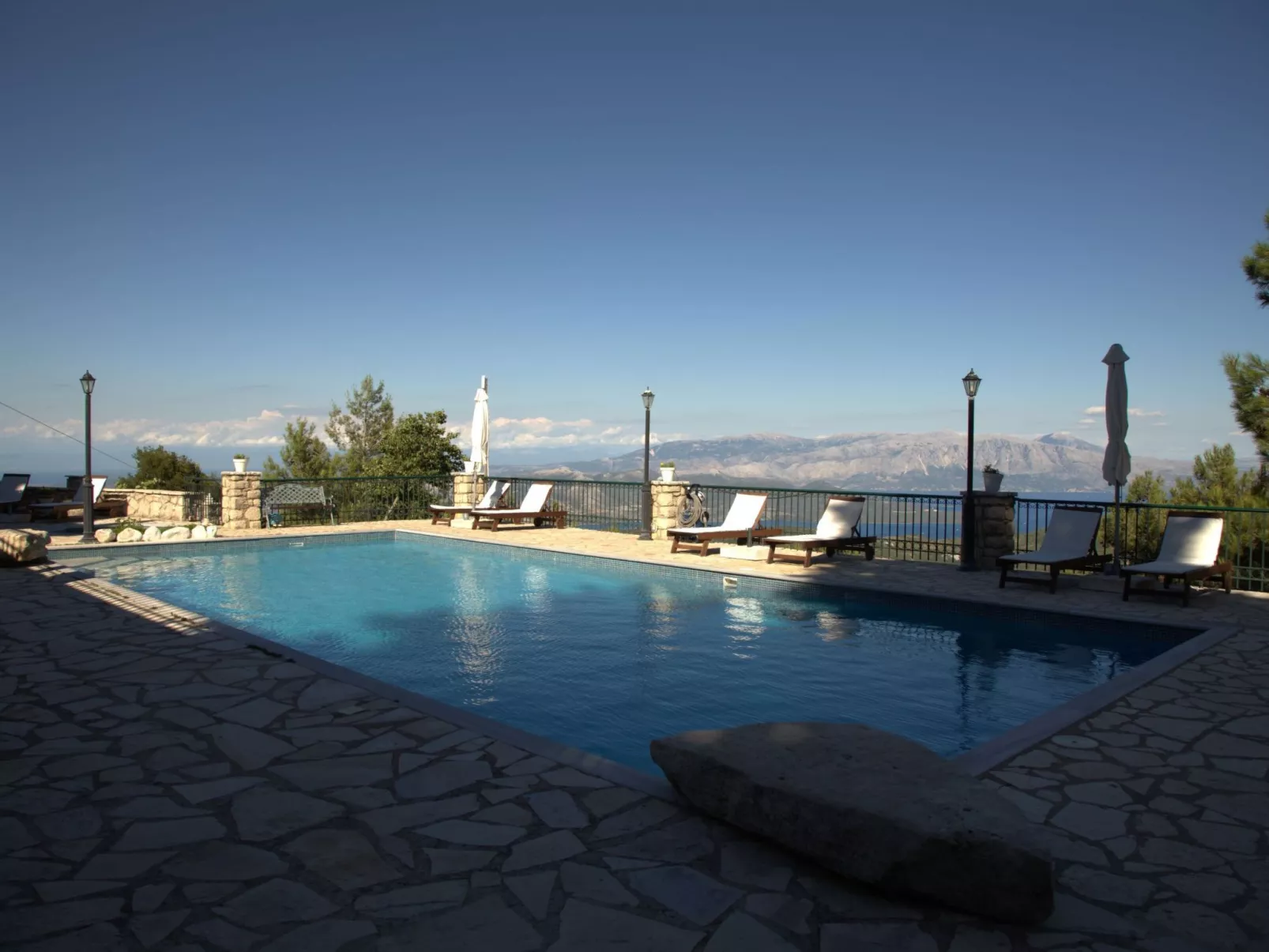 Sommer Dafnopanagia Luxusstudio Ourania - Buiten