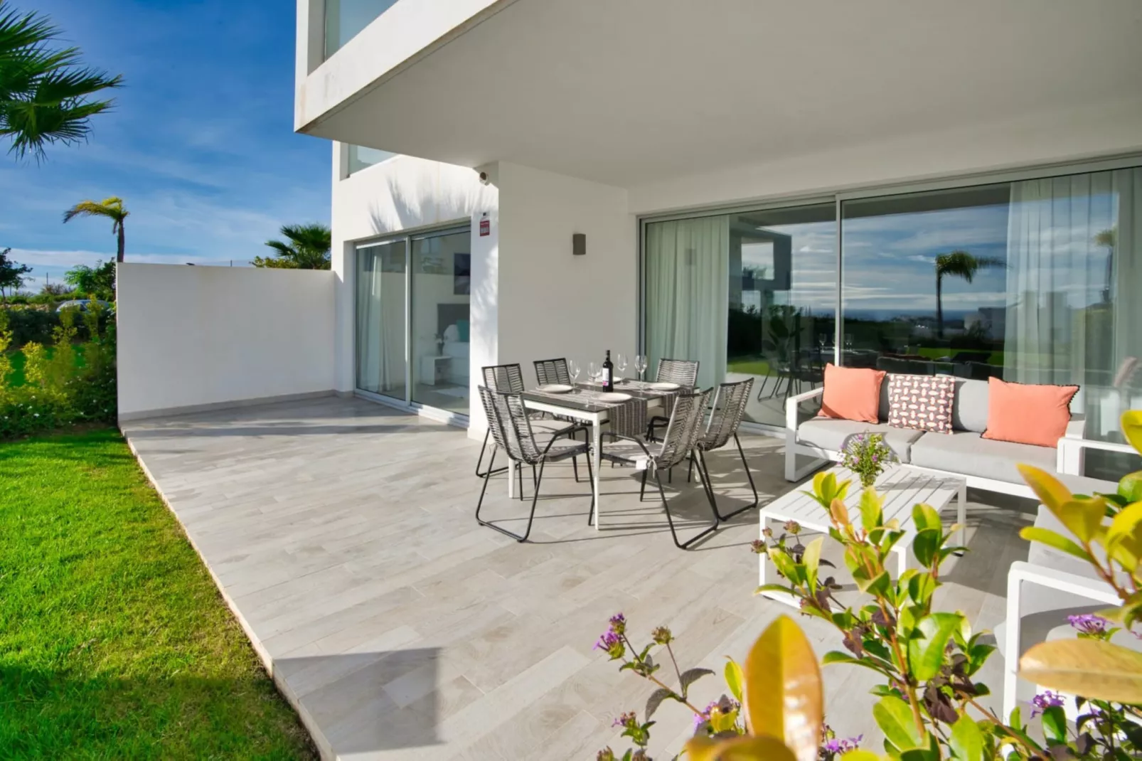 Elegant 2-Bed Apartment | Alcazaba Lagoon (1604) - Terras