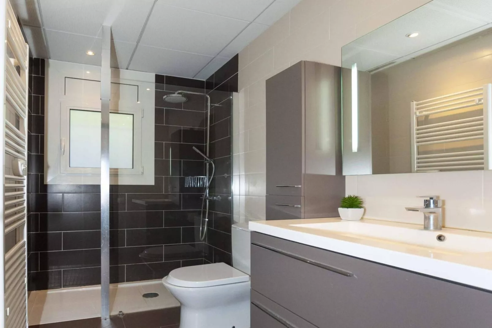 1233 VILA NEUS con piscina - Badkamer