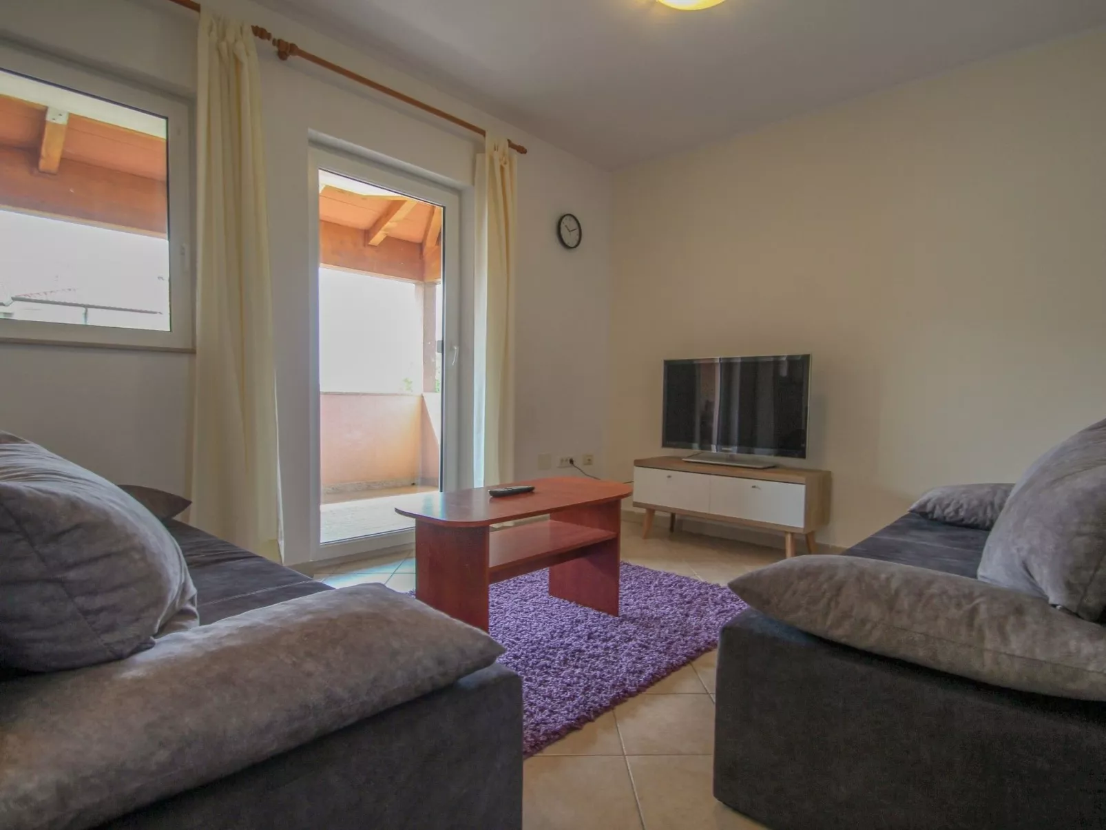 Mit Terrasse für 4 Personen - Binnen