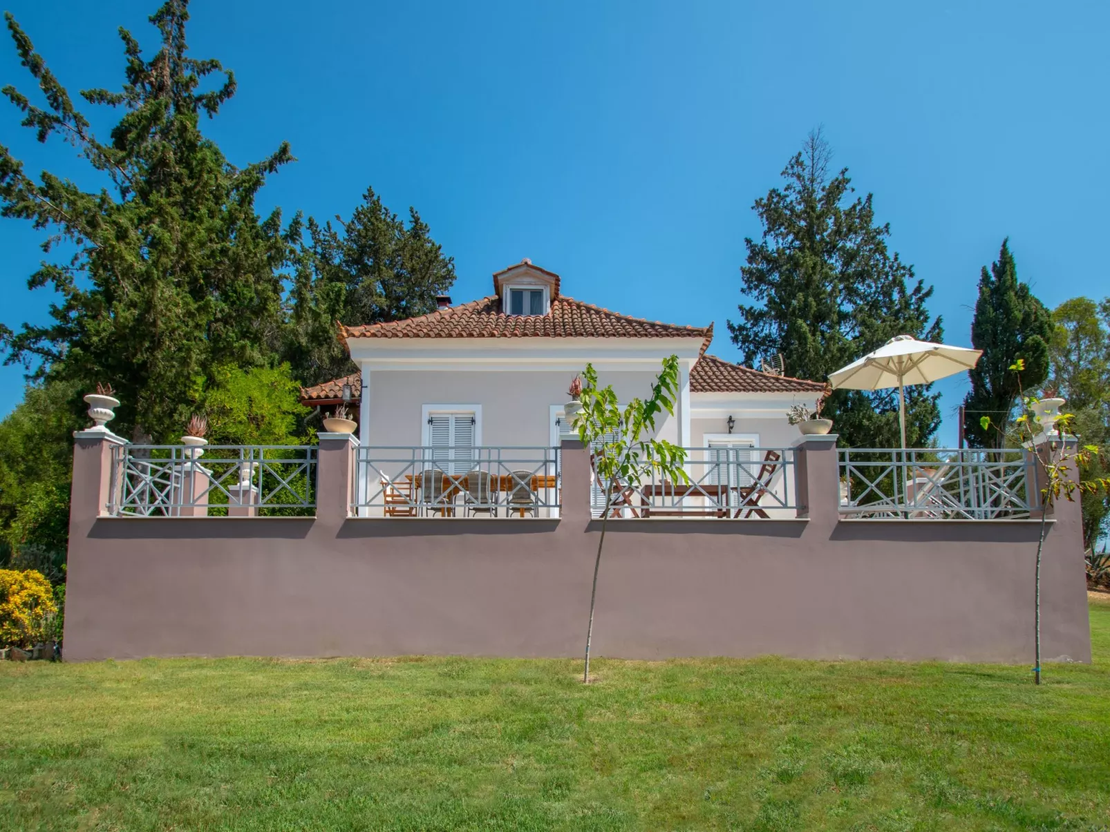 Anwesen mit Garten, Grill und Terrasse - Image-tags.info