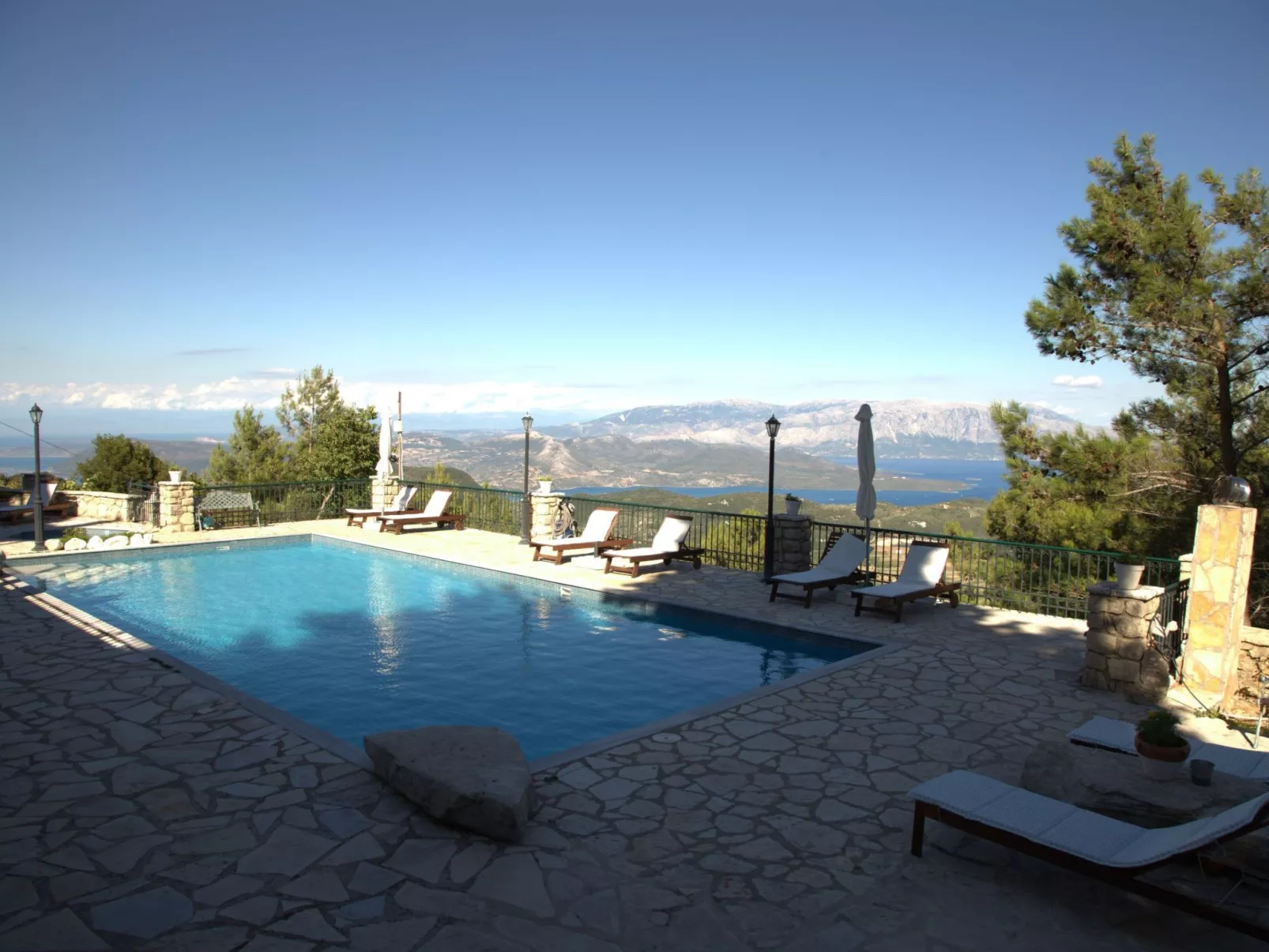 Sommer Dafnopanagia Luxusstudio Ourania - Buiten