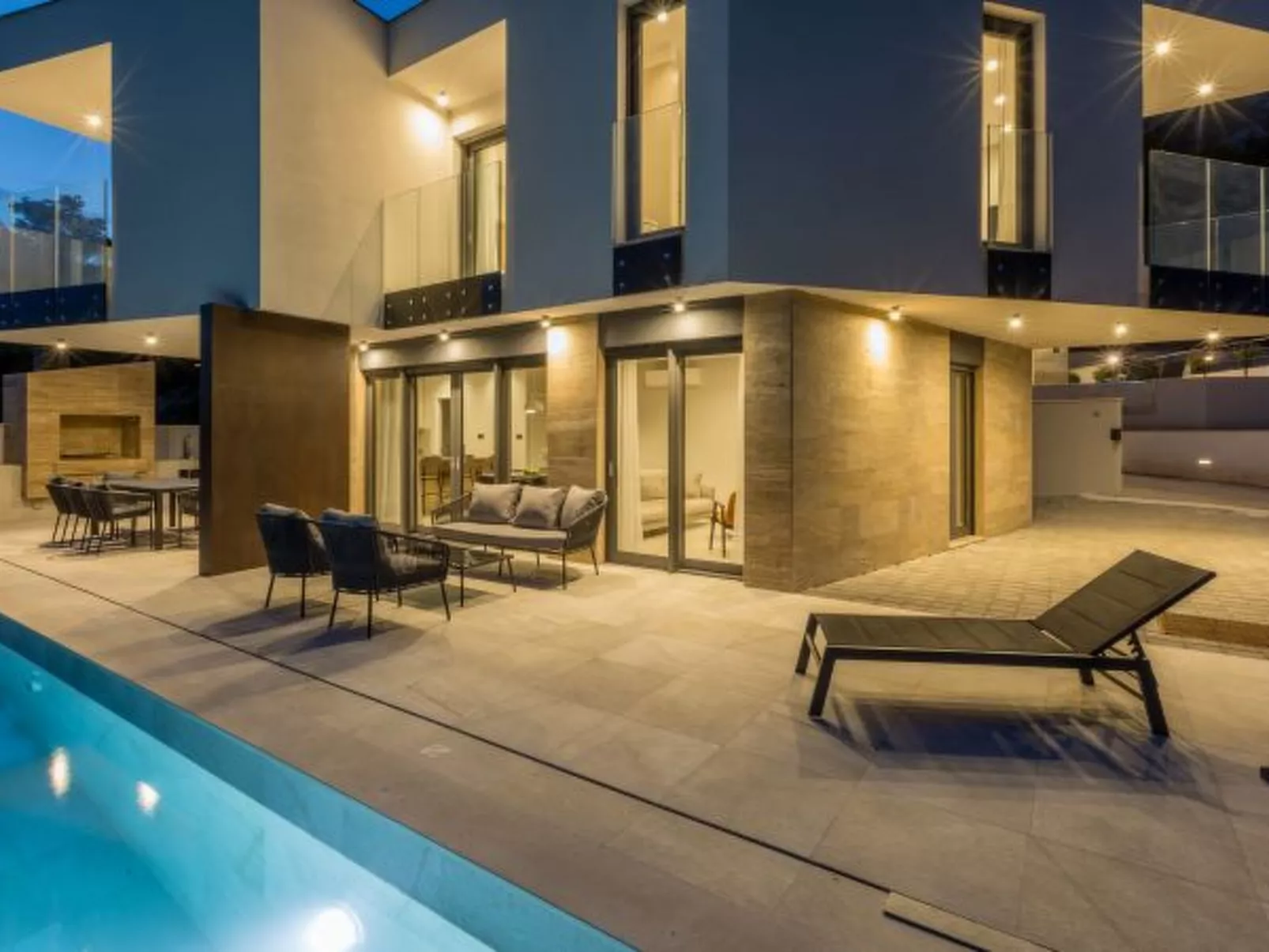 Beachfront villa Mare with seaview and pool - Binnen