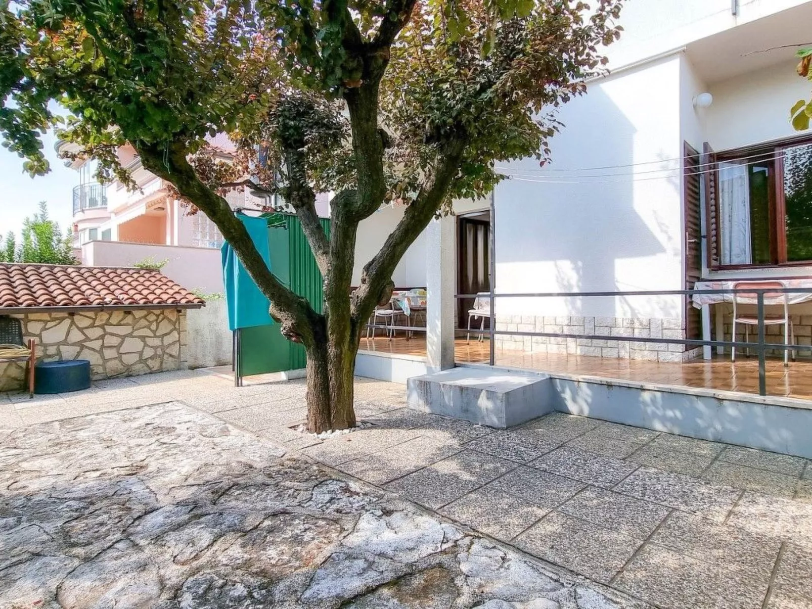 Für 5 Personen ca. 70 m&sup2; in Novigrad, Adriaküste Kroatien (Westküste von I - Buiten