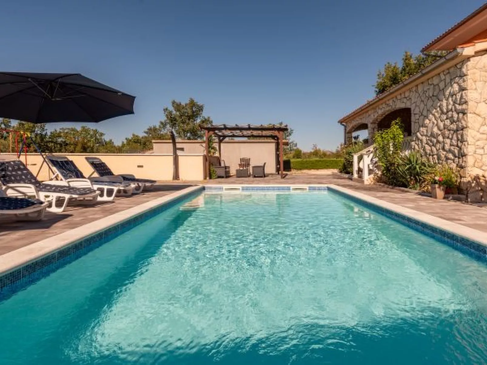 Holiday House Laetitia with pool - Image-tags.info