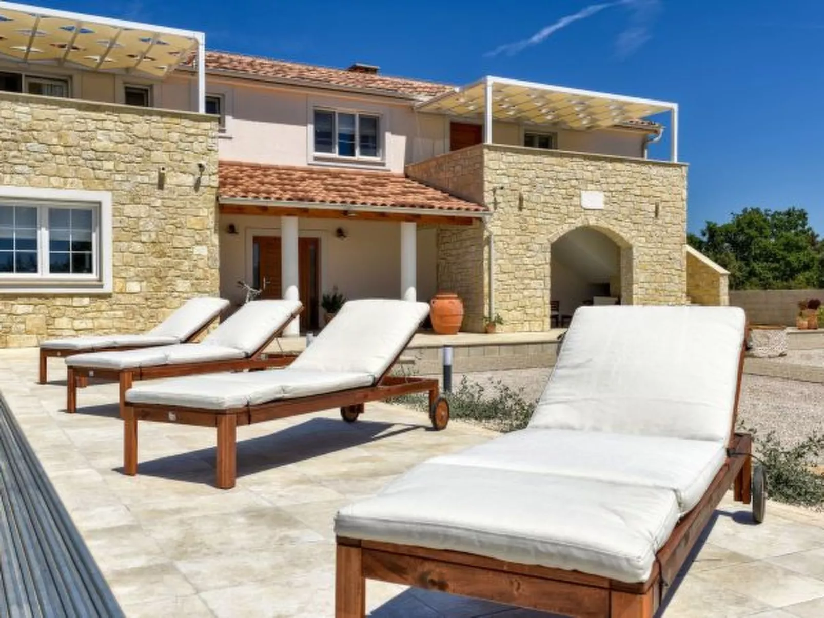 Villa Andamalu with heated pool - Image-tags.info