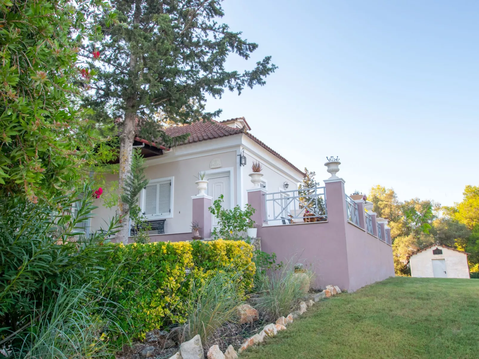 Anwesen mit Garten, Grill und Terrasse - Image-tags.info