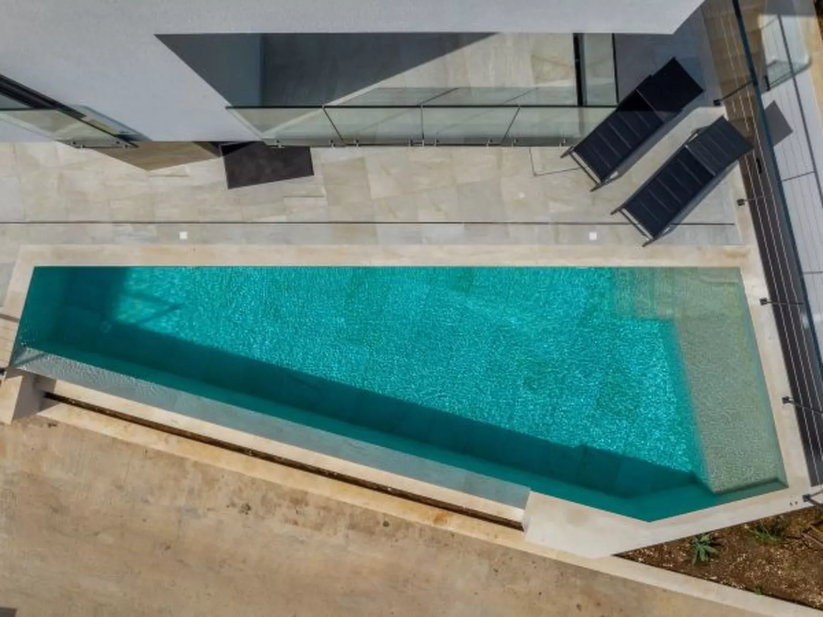 Beachfront villa Luce with seaview and pool - Buiten