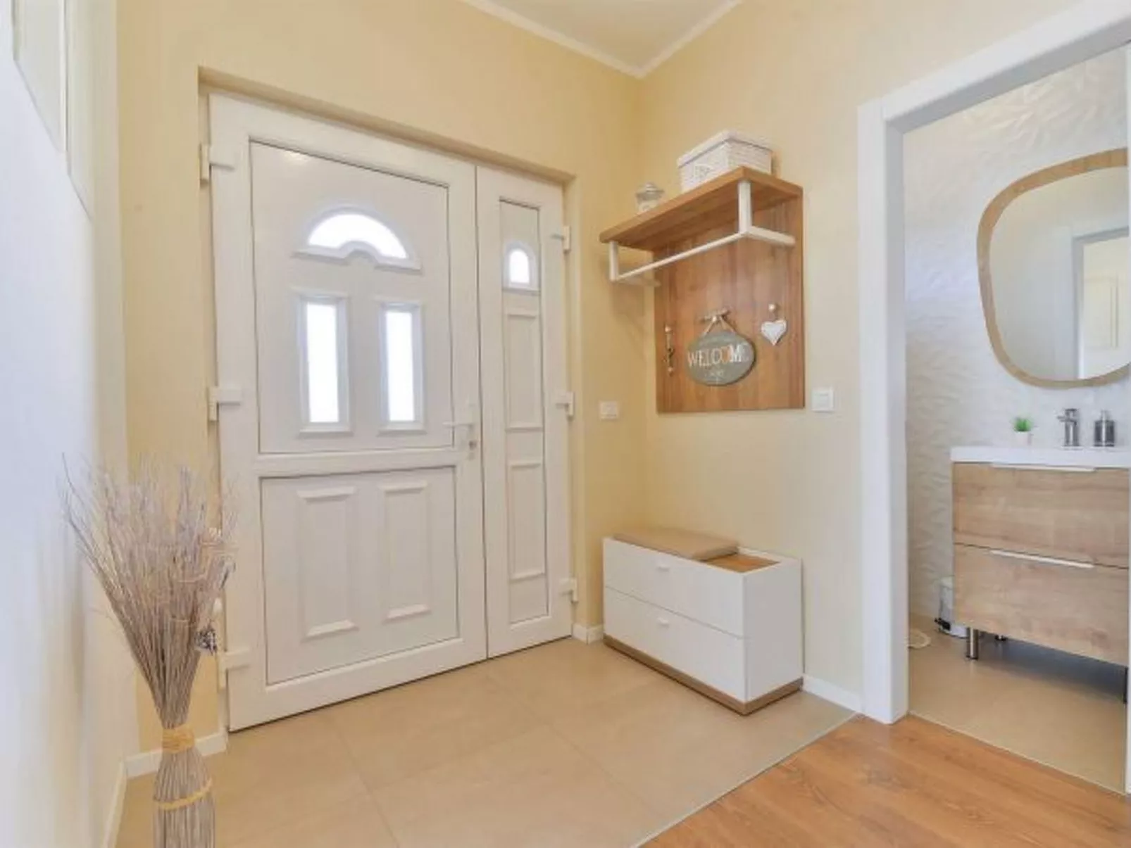 Villa First Hill with heated pool - Image-tags.info