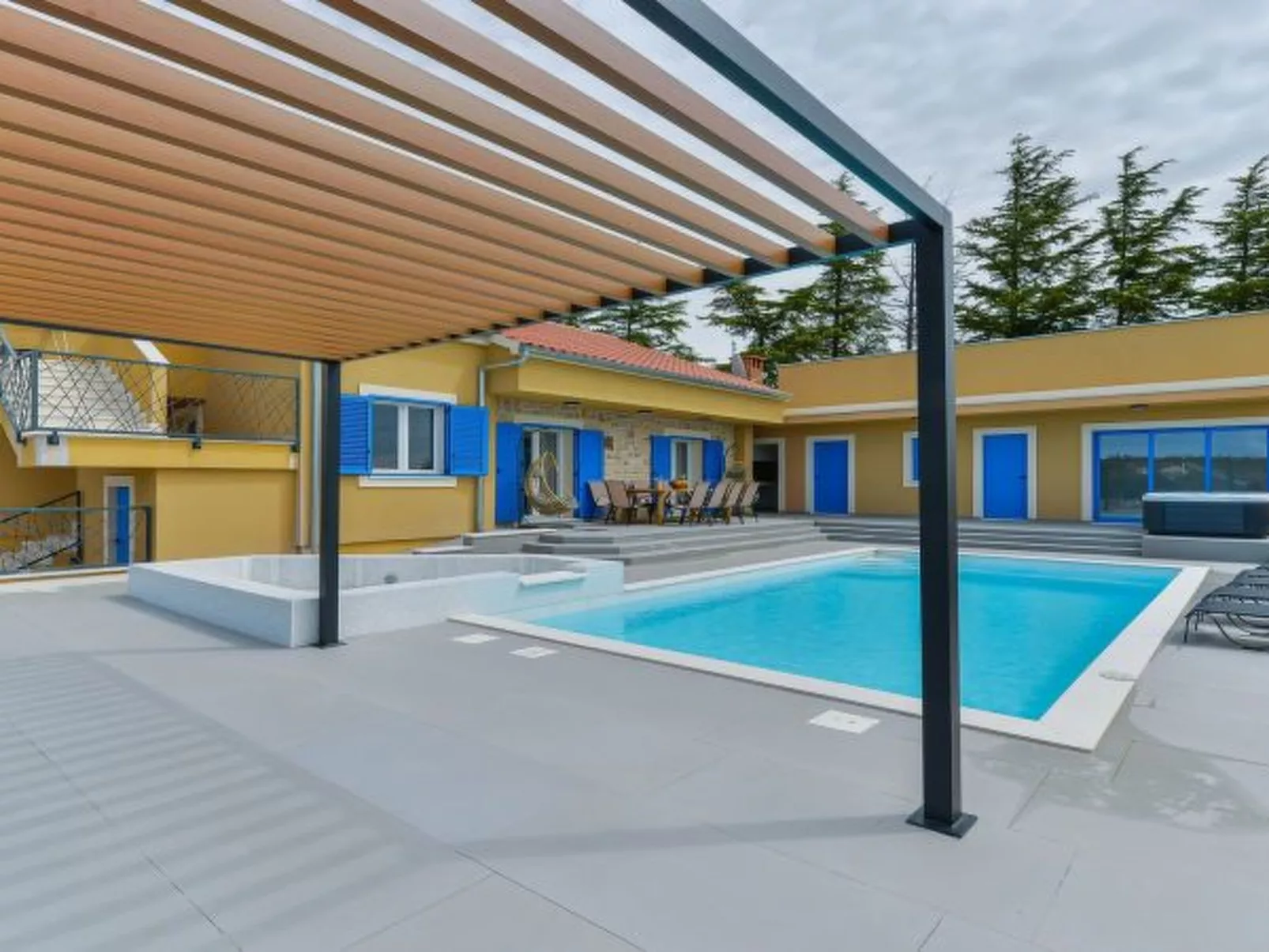 Villa RE with heated pool and spa - Image-tags.info