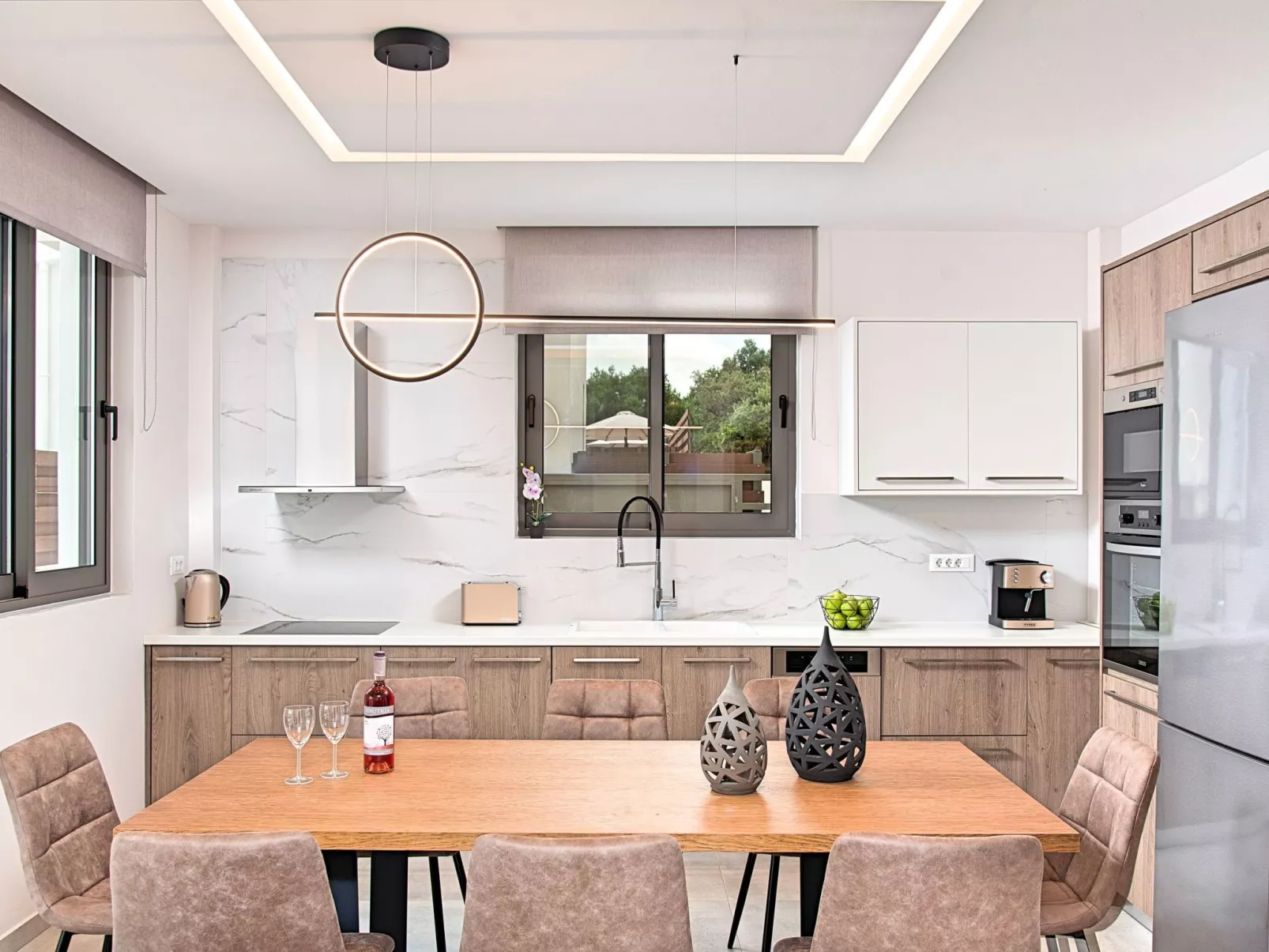 Villa "Minoas Grand" mit Blick auf das Wasser - Binnen