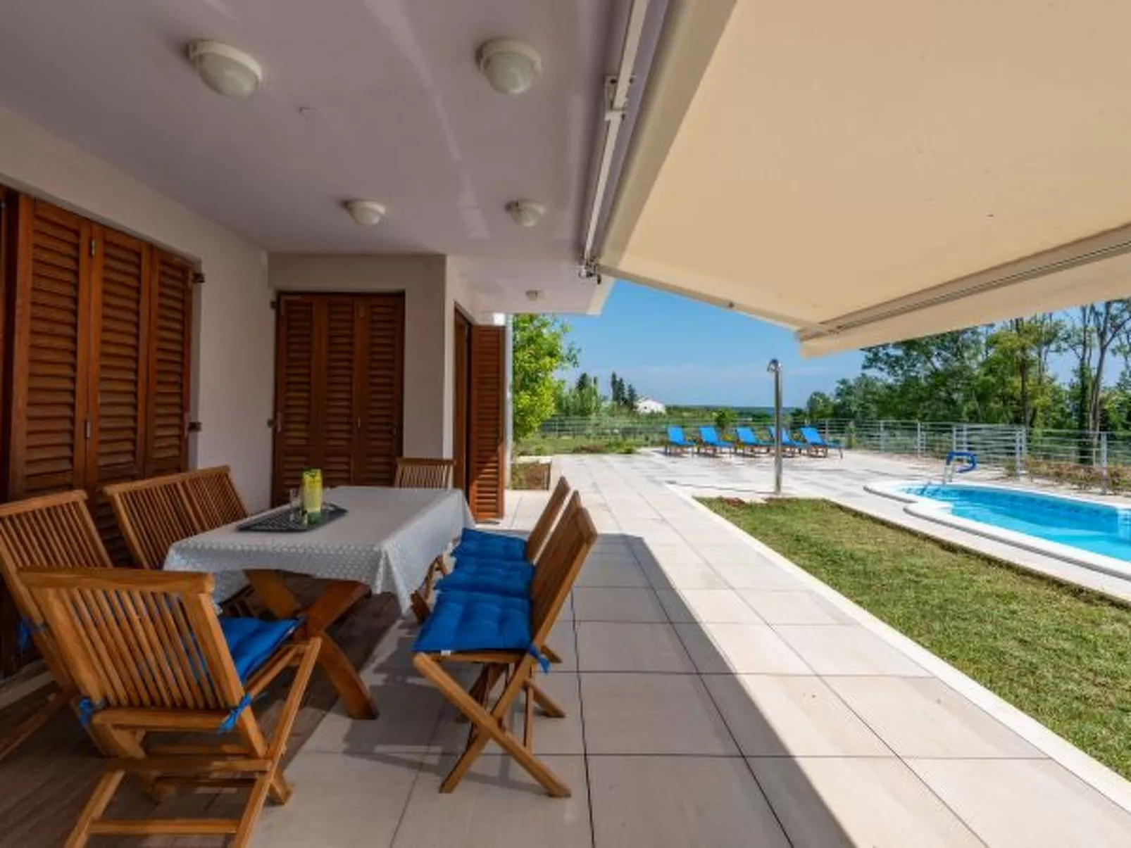 Olivar house with heated pool by the beach - Image-tags.info