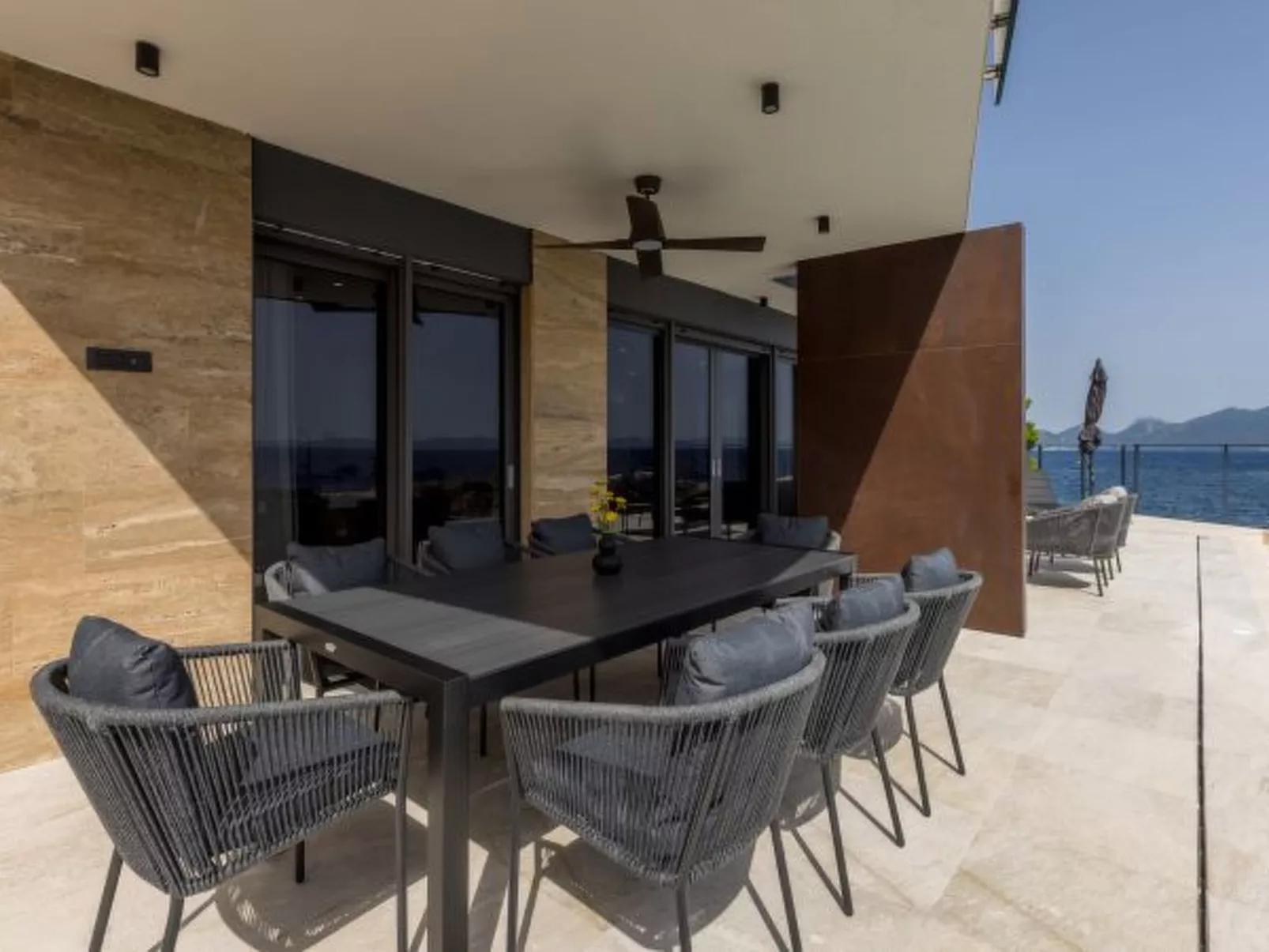 Beachfront villa Mare with seaview and pool - Buiten