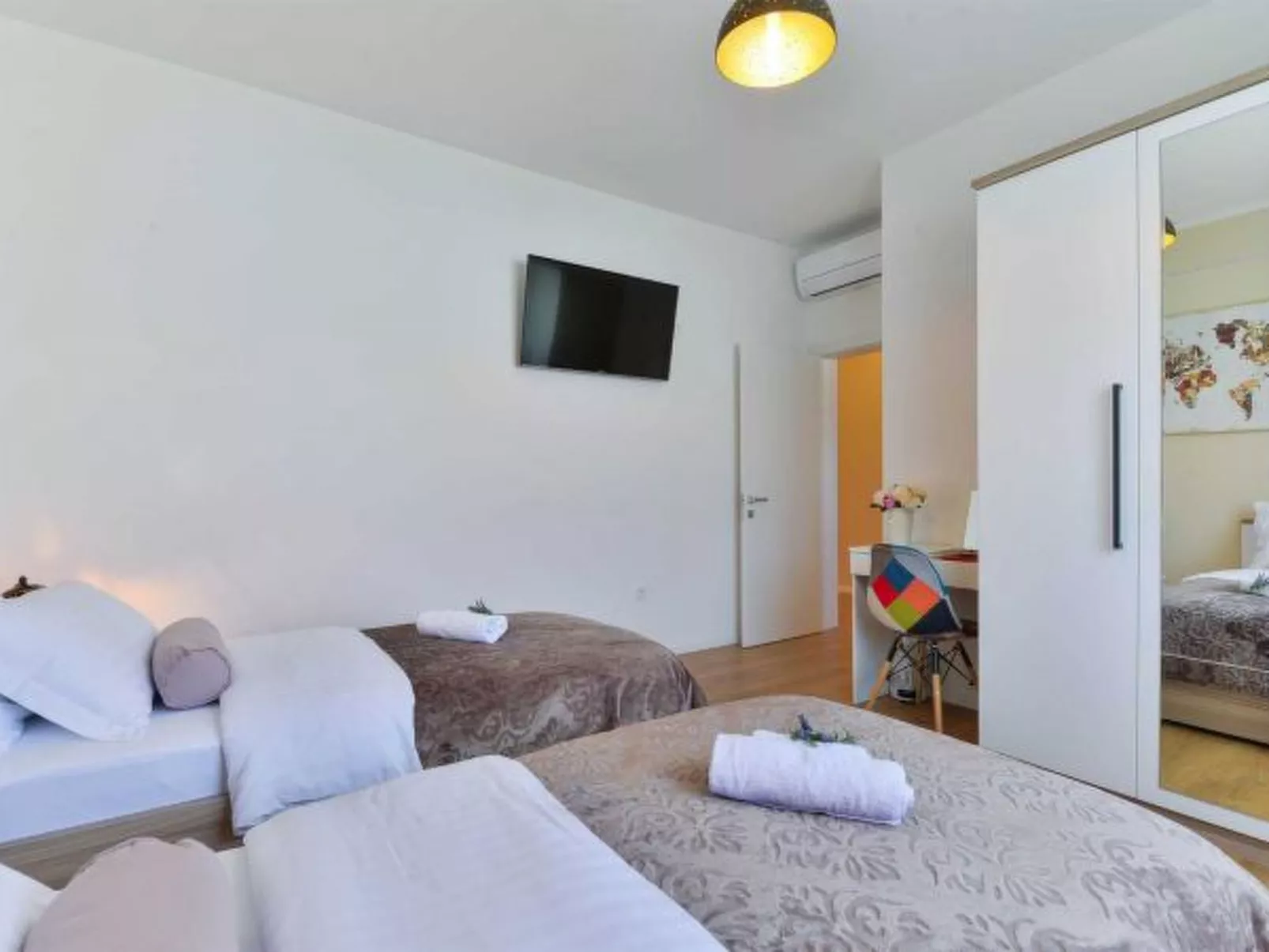 Villa First Hill with heated pool - Image-tags.info