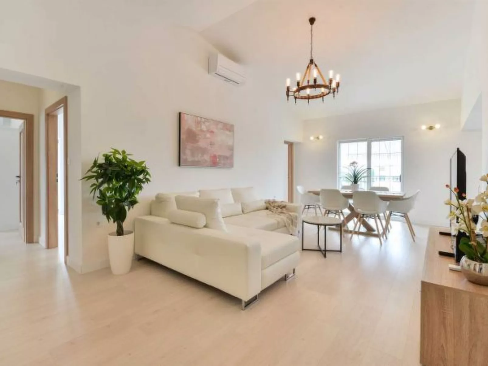 Luxury Villa Maria with large pool - Image-tags.info