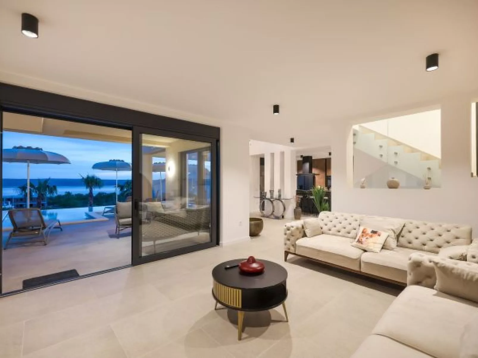 Villa Novue with pool - Image-tags.info