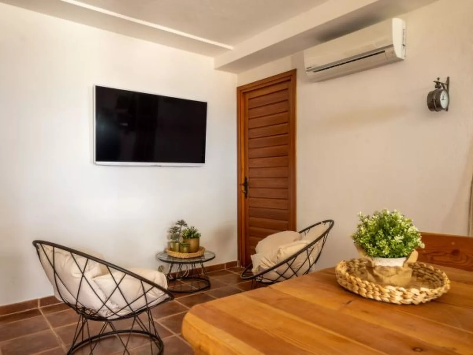 Villa Barotul with pool - Image-tags.info