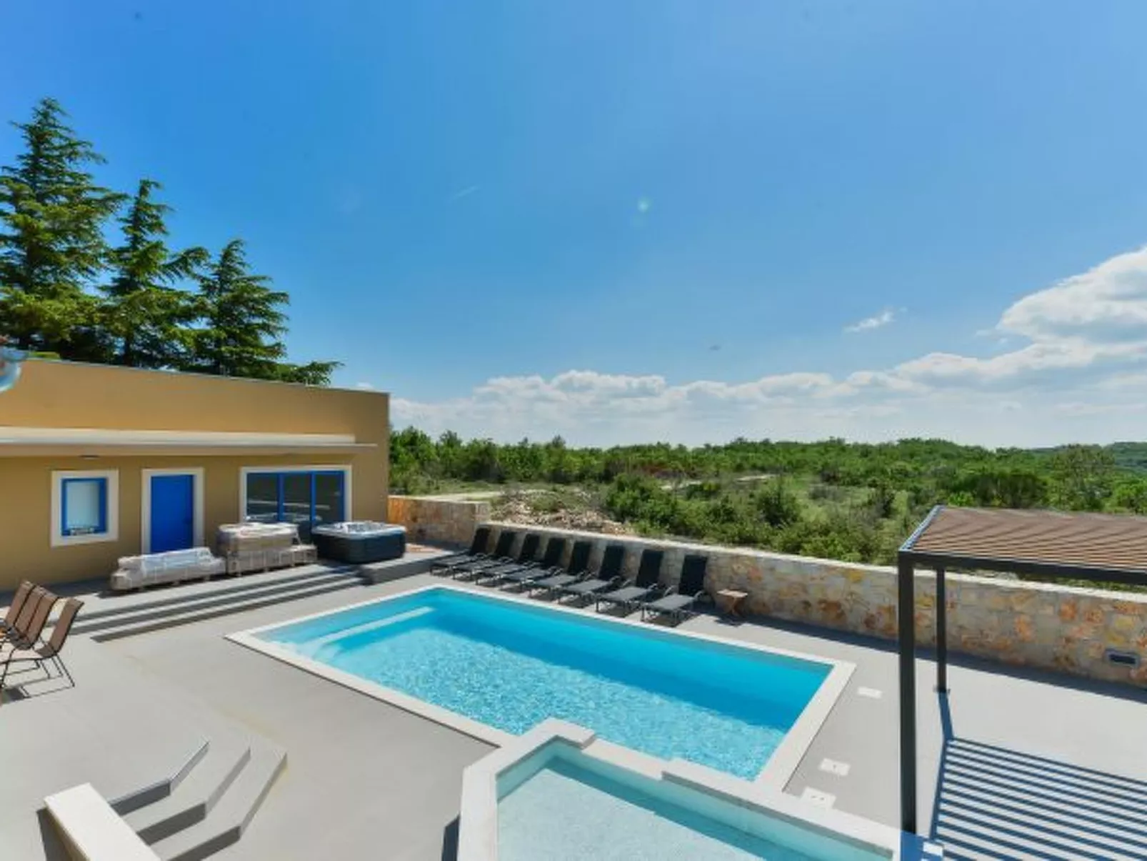 Villa RE with heated pool and spa - Image-tags.info