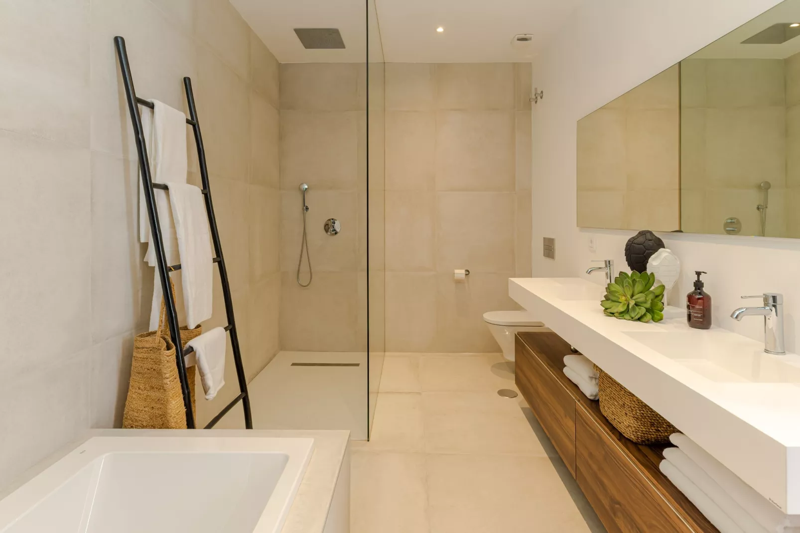 Unique & Luxurious Villa with Heated Pool! - Badkamer