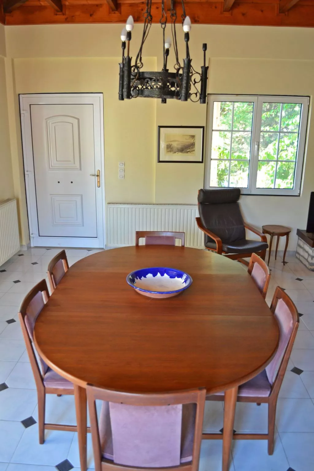 Anwesen mit Garten, Grill und Terrasse - Image-tags.info