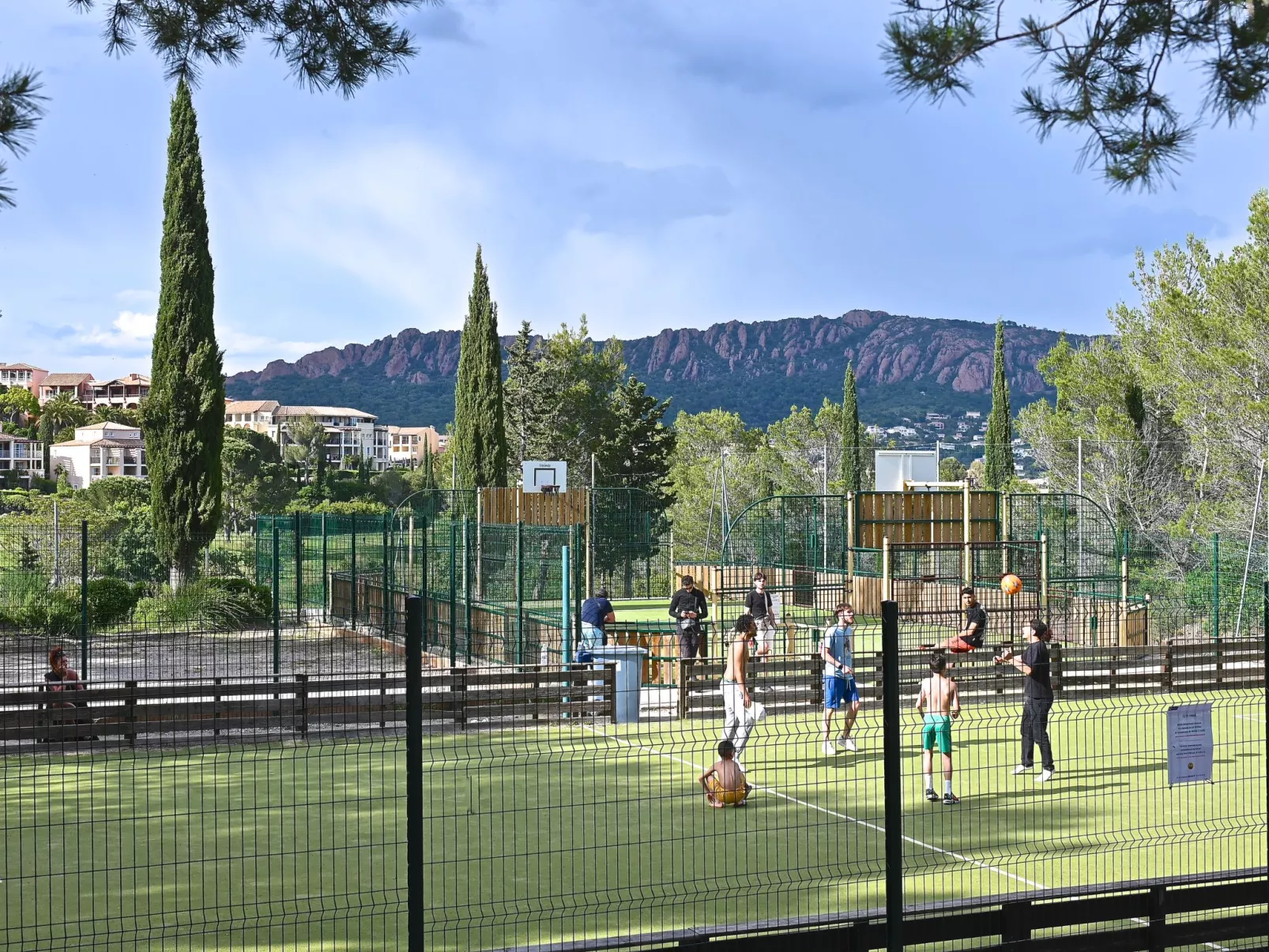 J6 174 L'Esquinade - Buiten