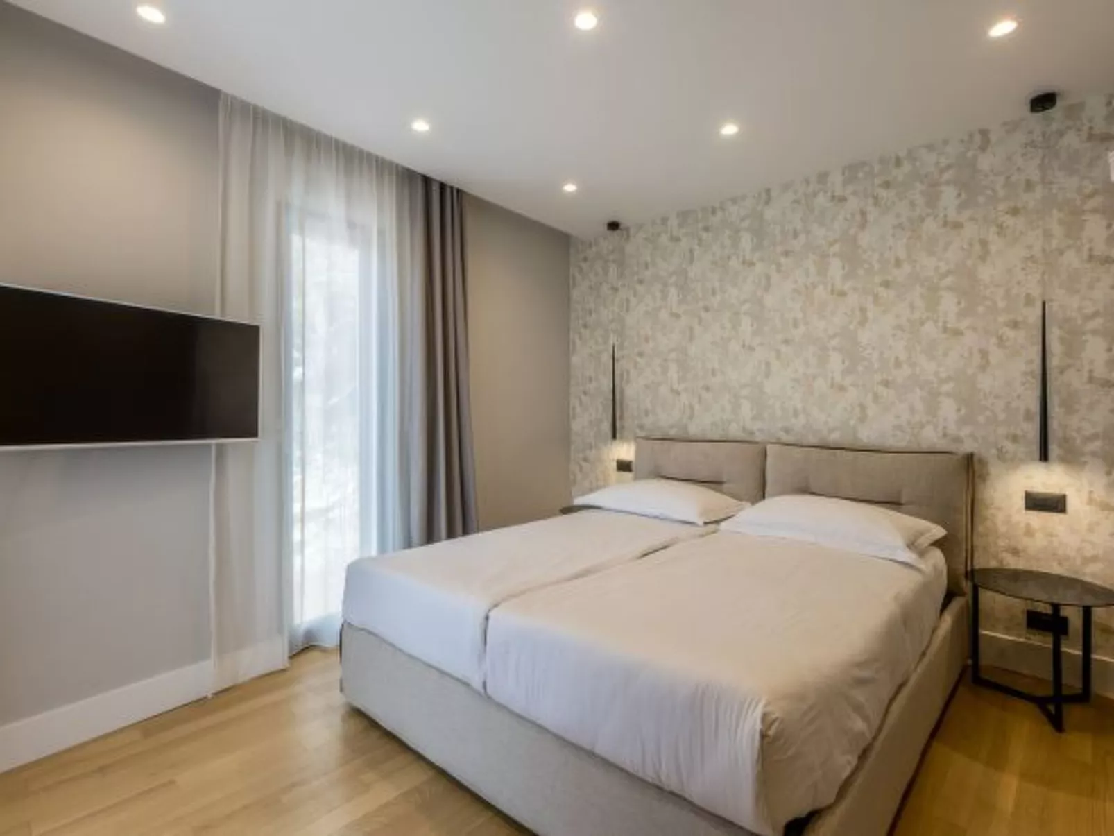 Beachfront villa Luce with seaview and pool - Binnen