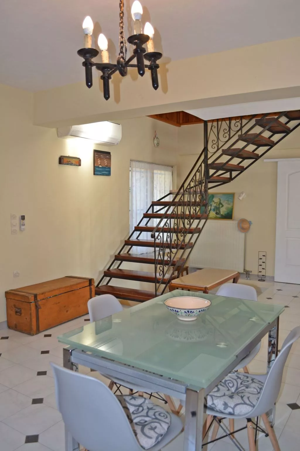 Anwesen mit Garten, Grill und Terrasse - Image-tags.info