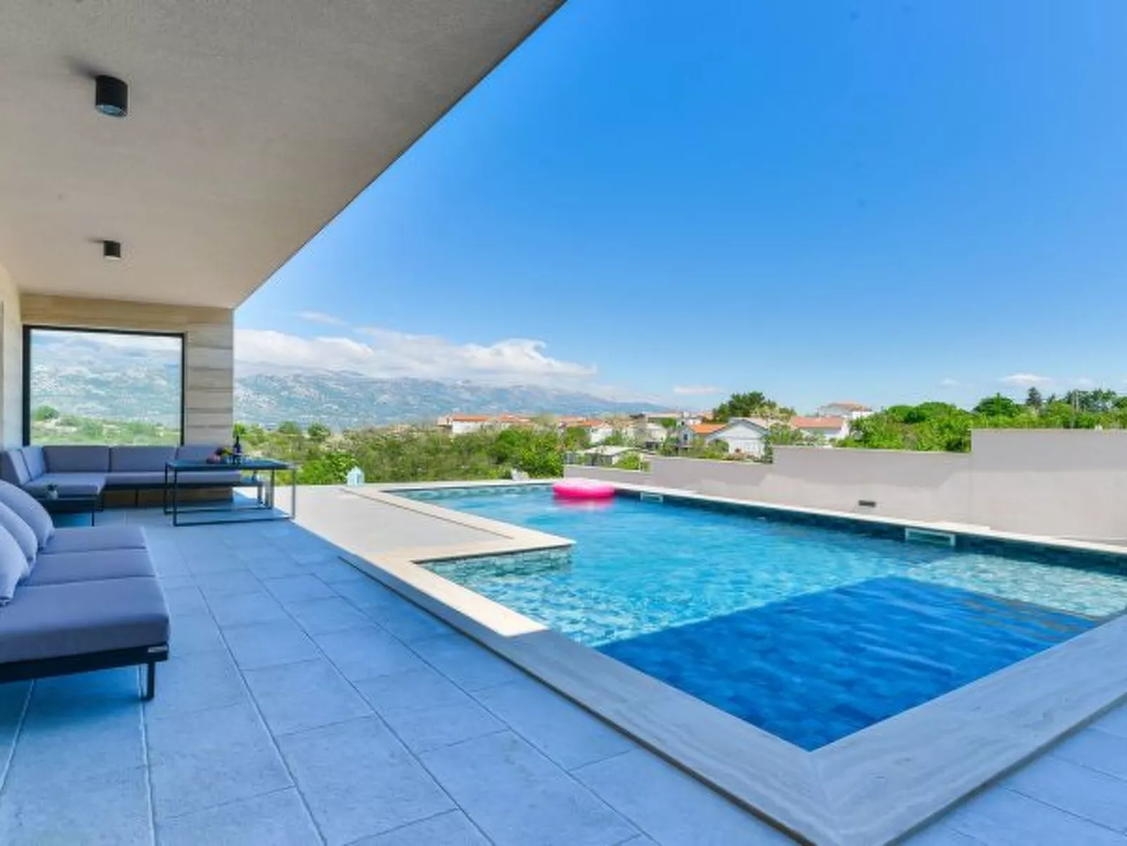 Villa Zariva with pool and panoramic mountain and - Image-tags.info