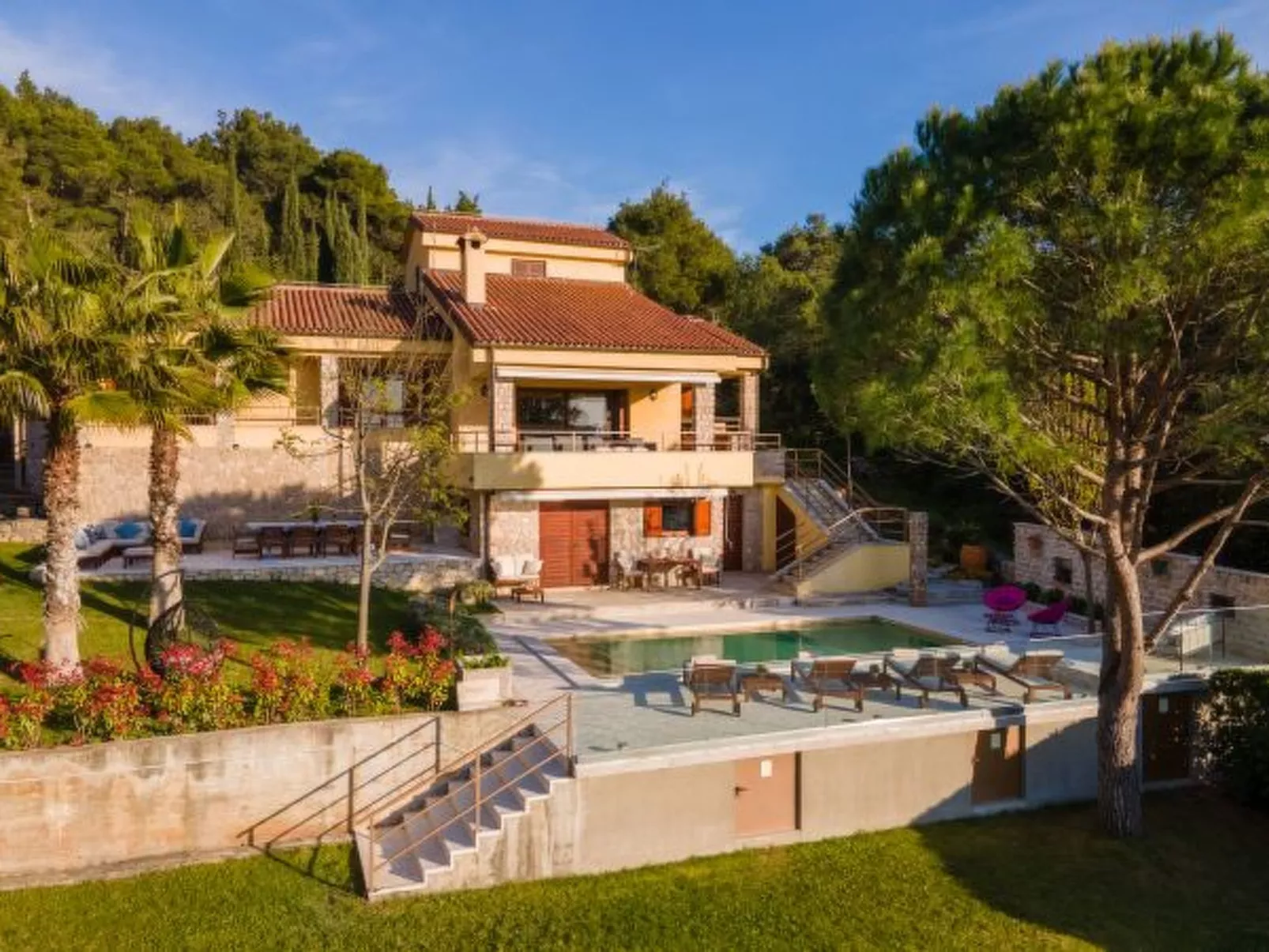 Villa Barotul with pool - Image-tags.info