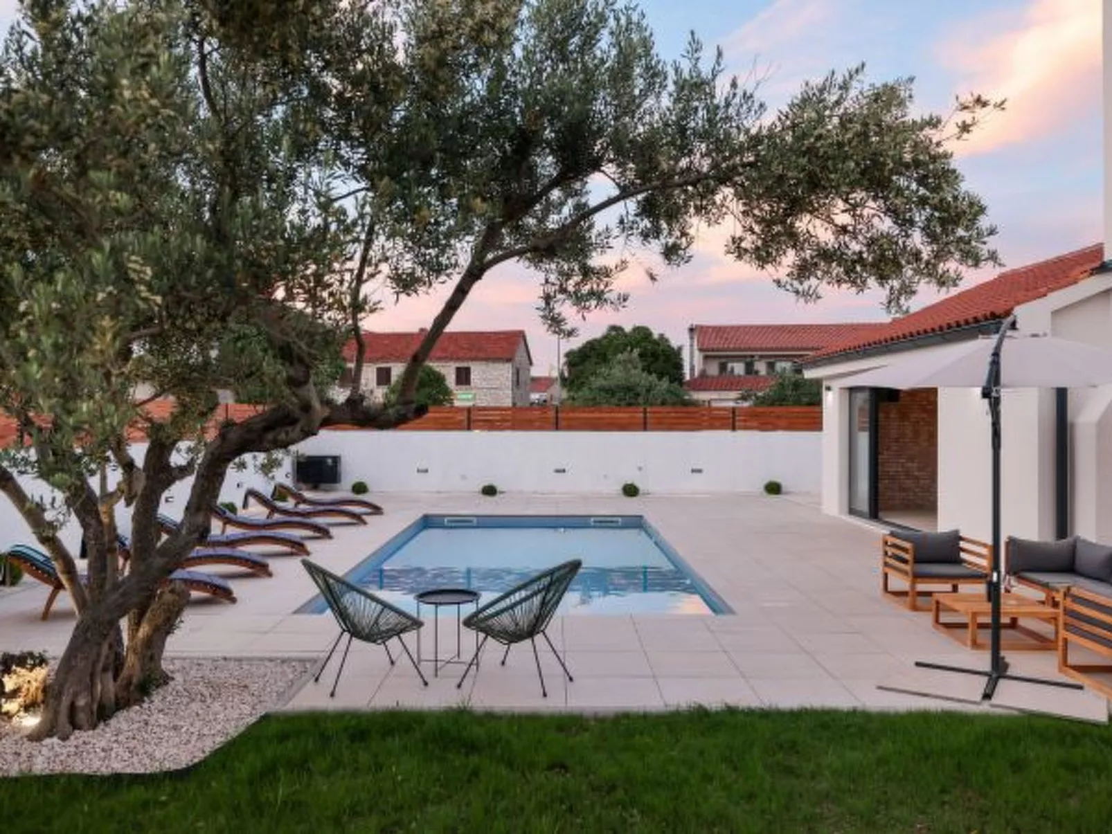 Villa Marta with heated pool and traditional taver - Image-tags.info