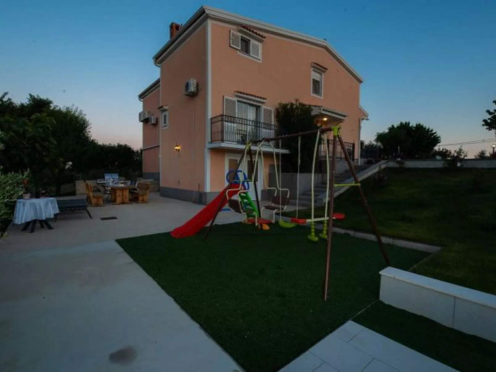 Luxury Villa Maria with large pool - Image-tags.info